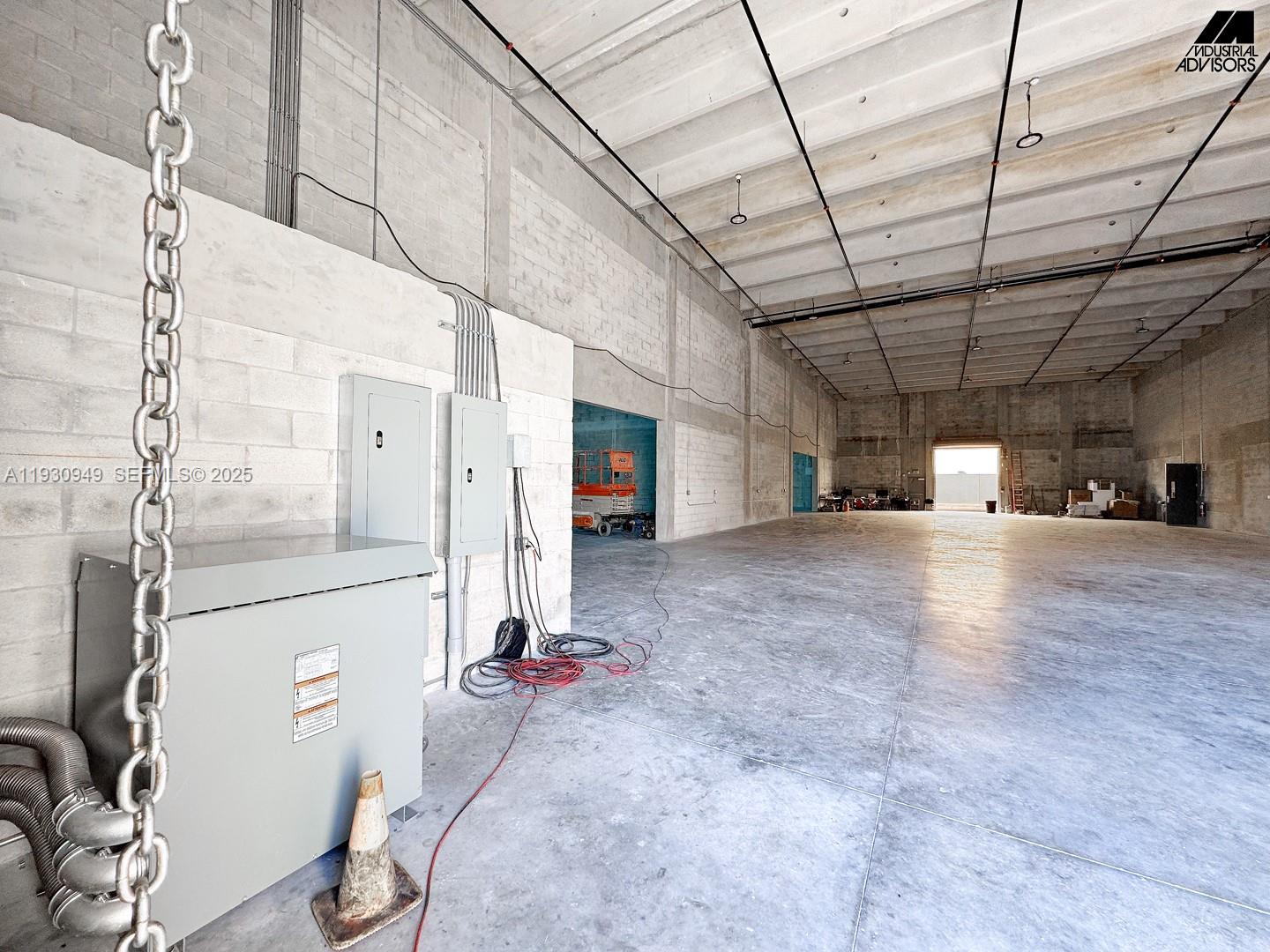   /   кв.футов $ 2025-12-15 0 Фото