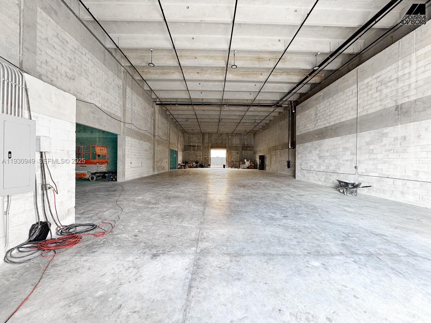   /   кв.футов $ 2025-12-15 0 Фото