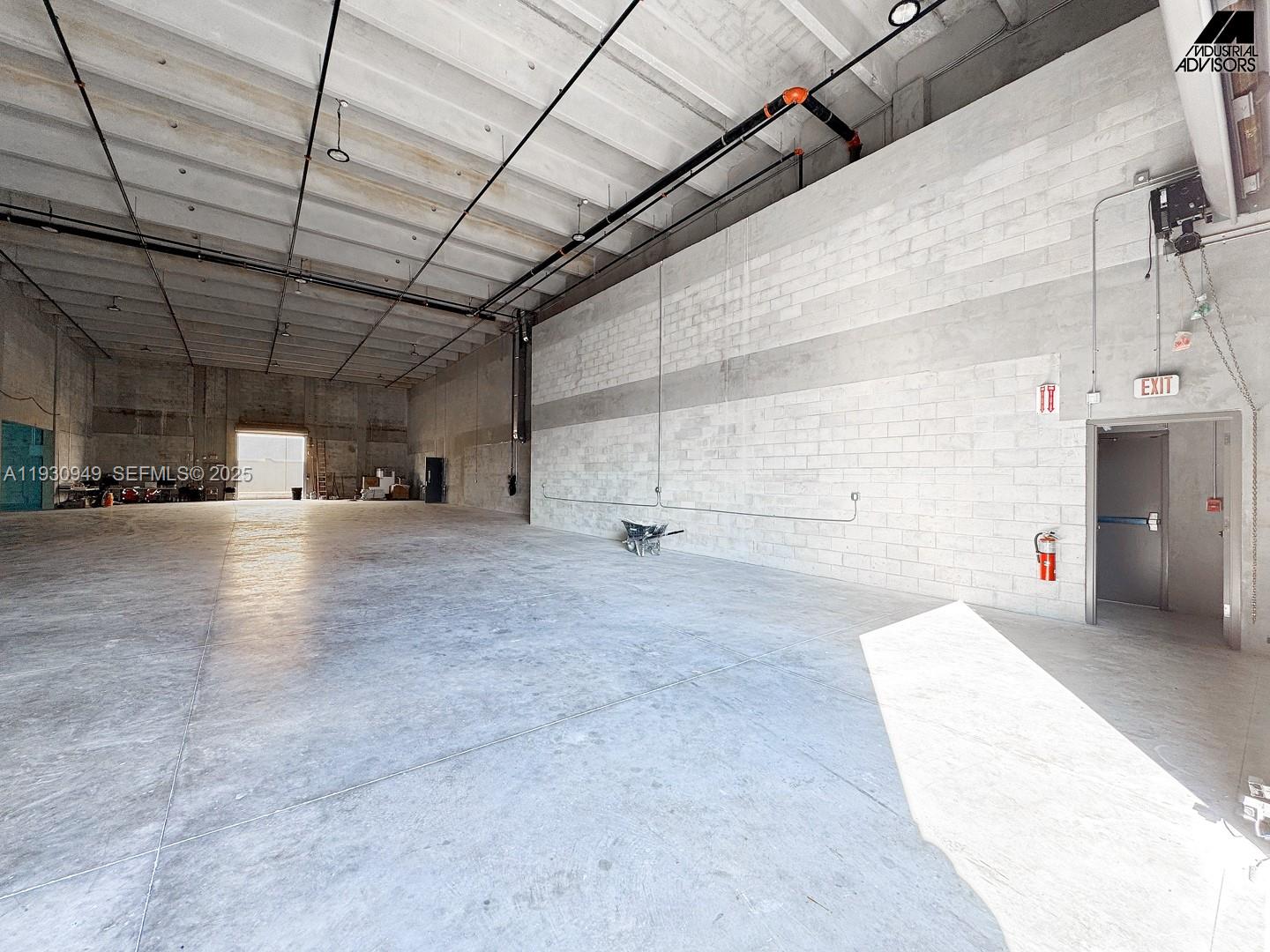   /   кв.футов $ 2025-12-15 0 Фото