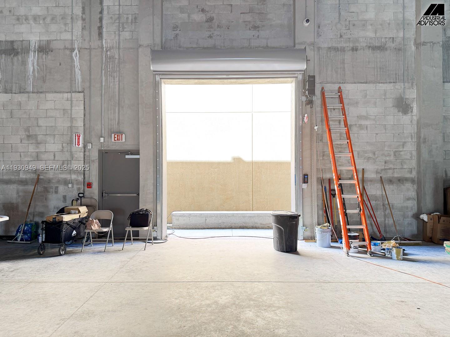   /   кв.футов $ 2025-12-15 0 Фото