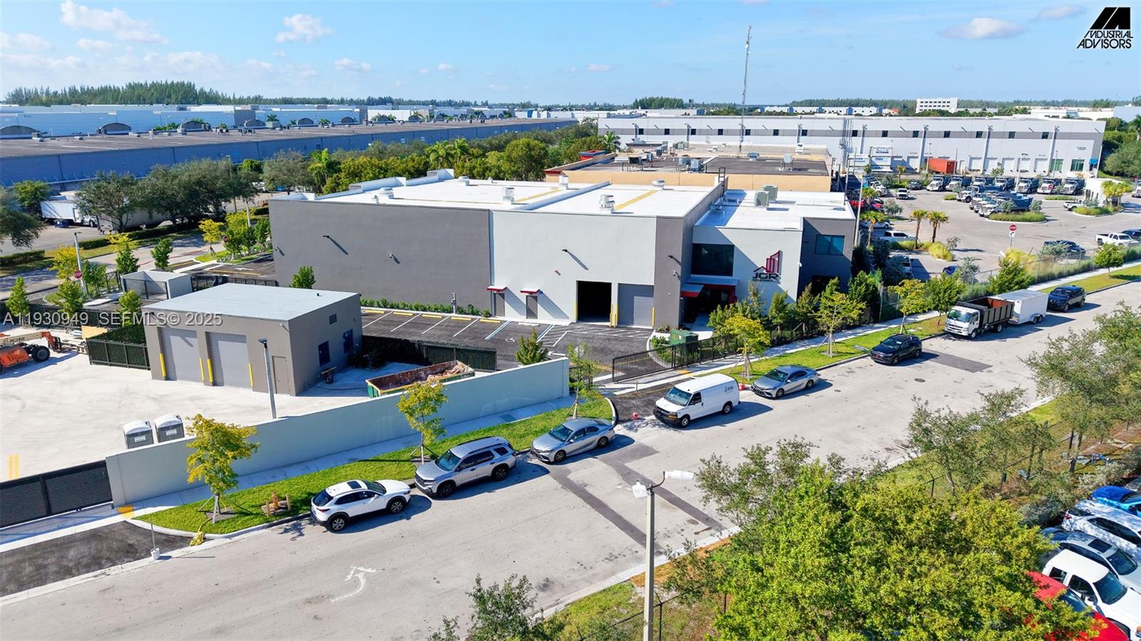   /   кв.футов $ 2025-12-15 0 Фото