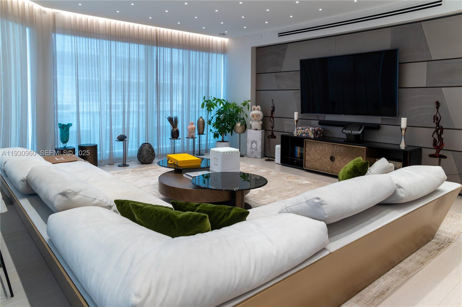 Photo of 10101 Collins Ave  #4A, Bal Harbour, Florida, 33154 - 