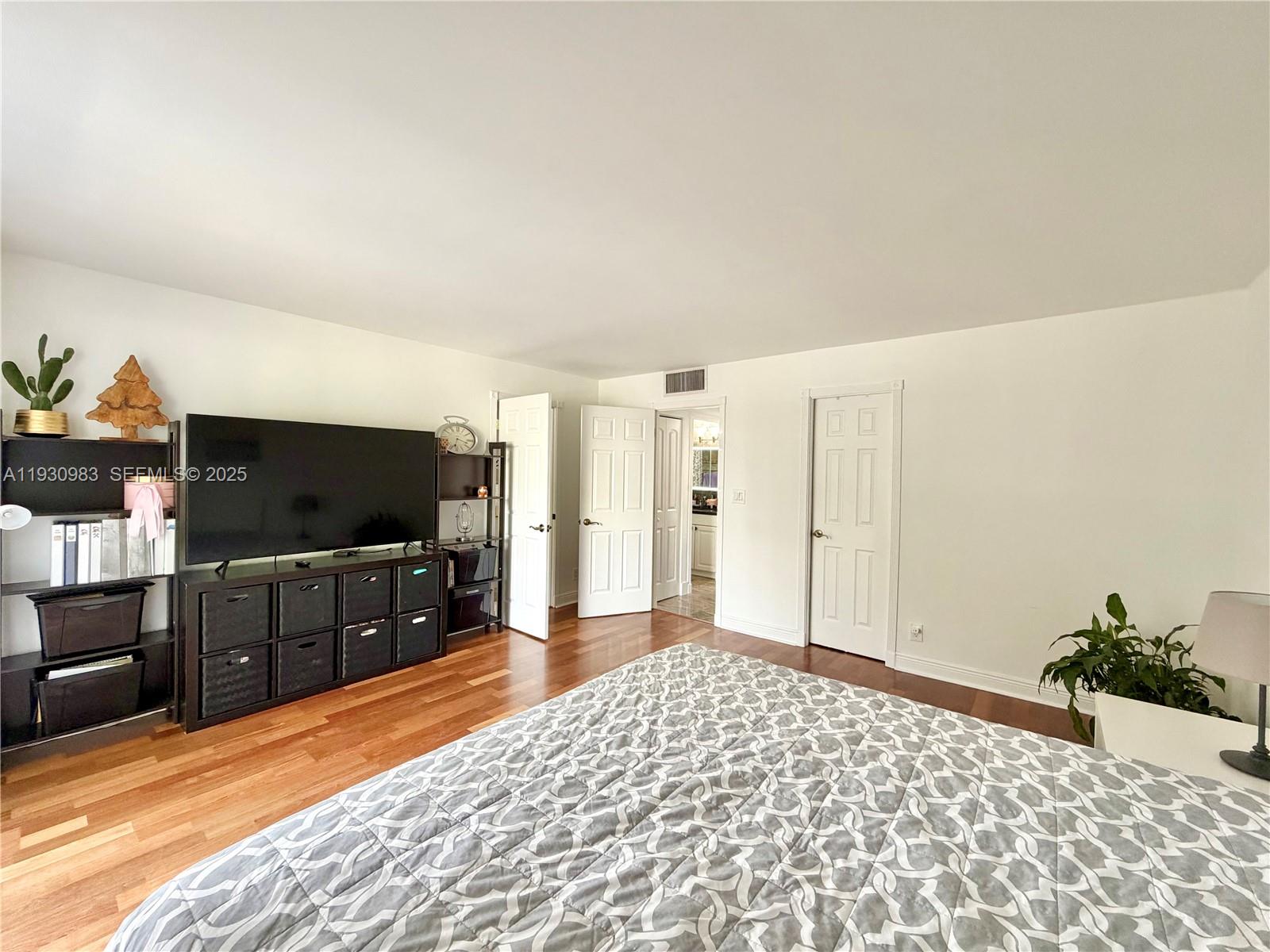 Photo of 934 27th Ave  (934), Hallandale Beach, Florida, 33009 - 