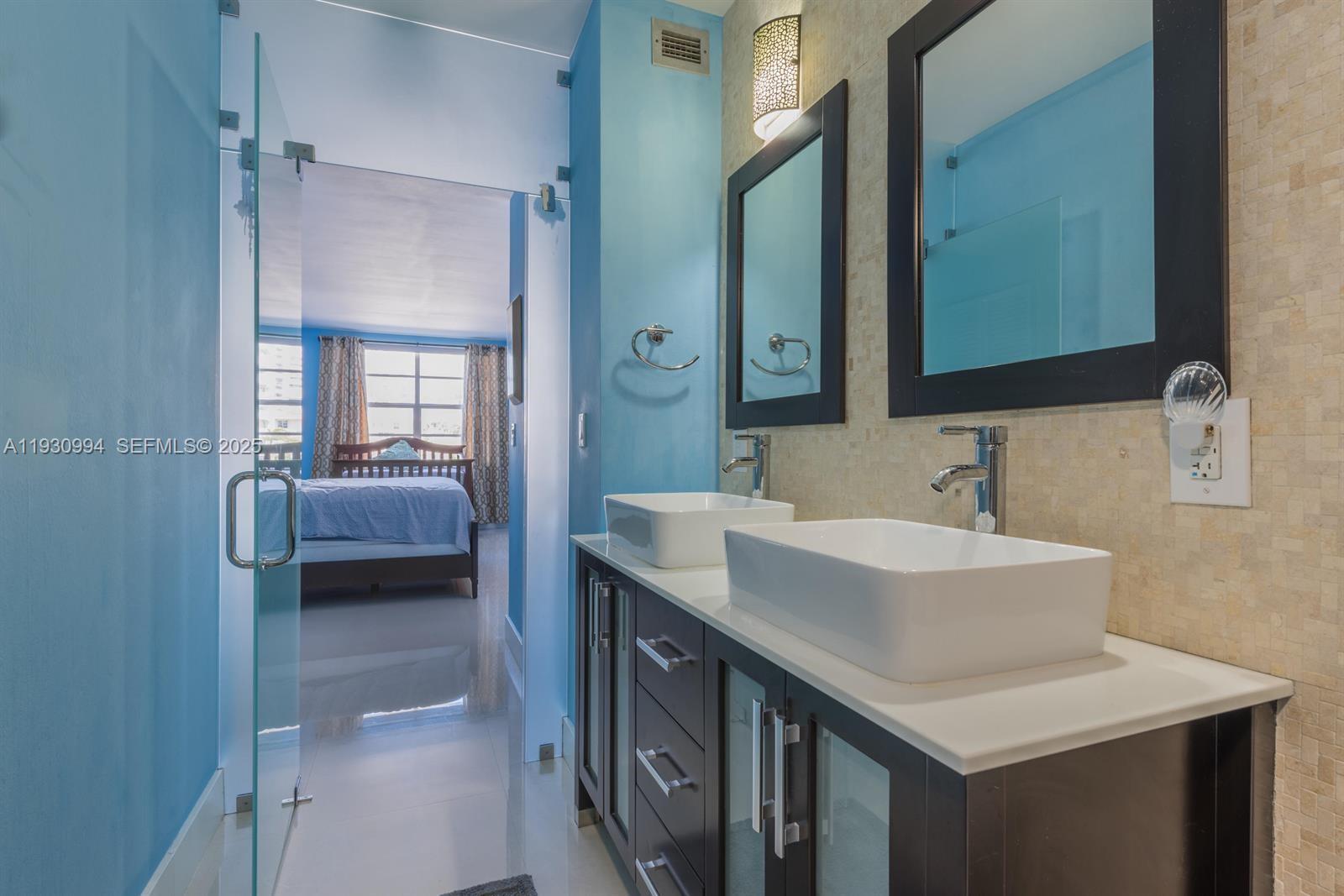 See details 2H 2 / 2 1240 sq. ft. $ 2025-12-15 0 Photo