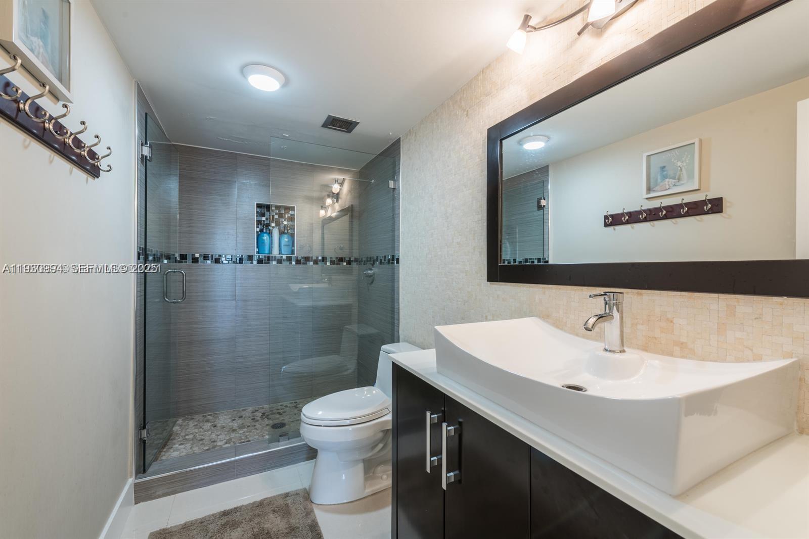 See details 2H 2 / 2 1240 sq. ft. $ 2025-12-15 0 Photo