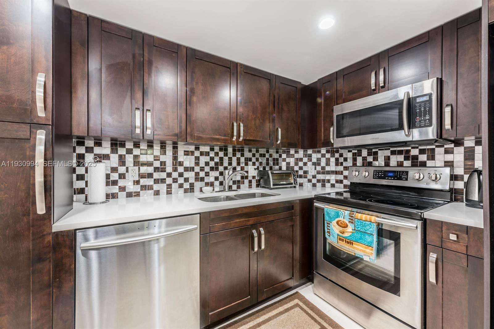 See details 2H 2 / 2 1240 sq. ft. $ 2025-12-15 0 Photo