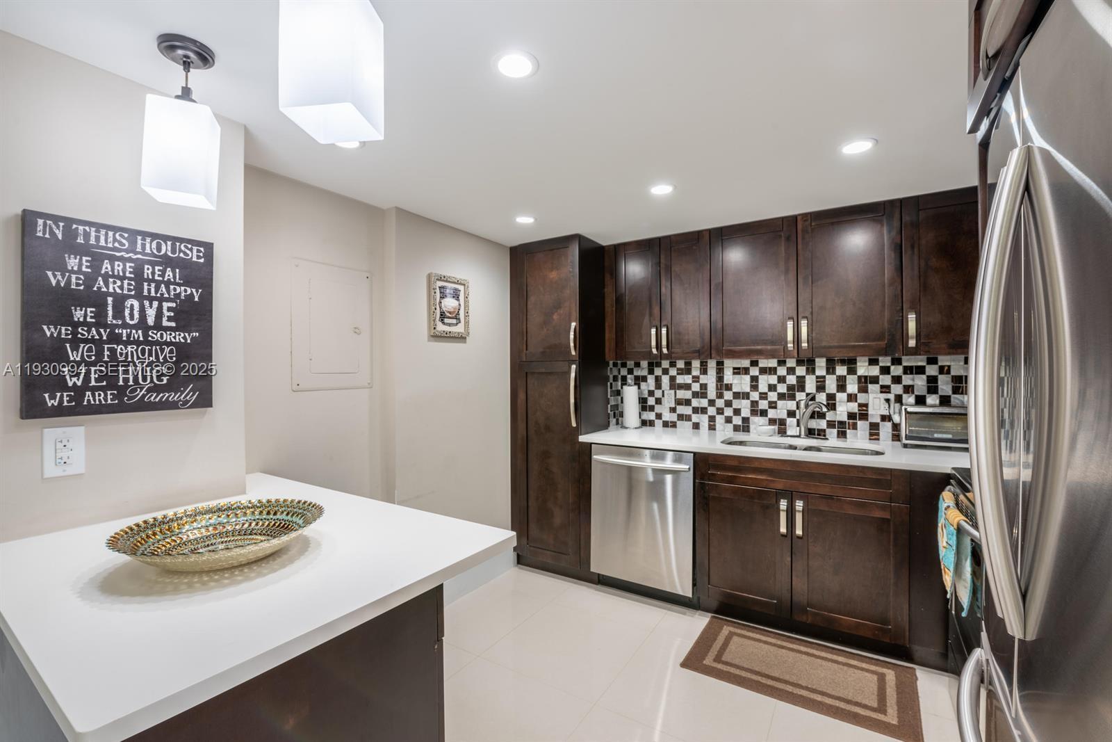 See details 2H 2 / 2 1240 sq. ft. $ 2025-12-15 0 Photo