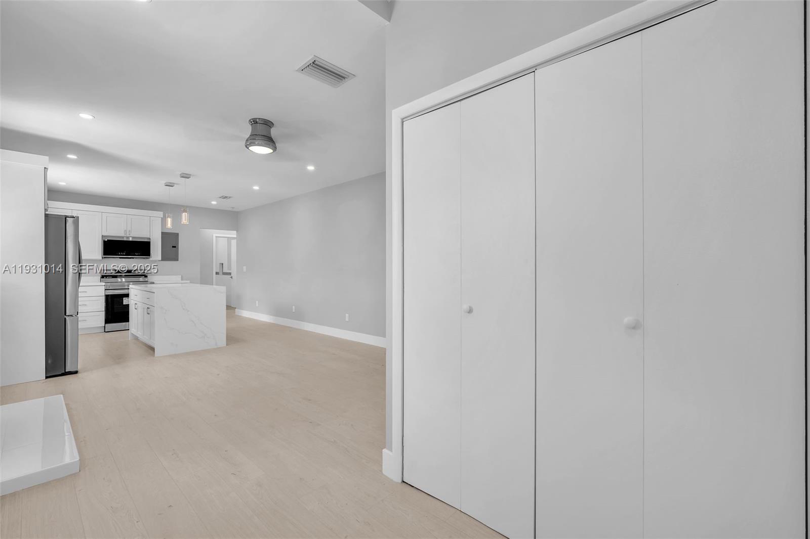 Подробнее / 1556 кв.футов $ 2025-12-15 0 Фото