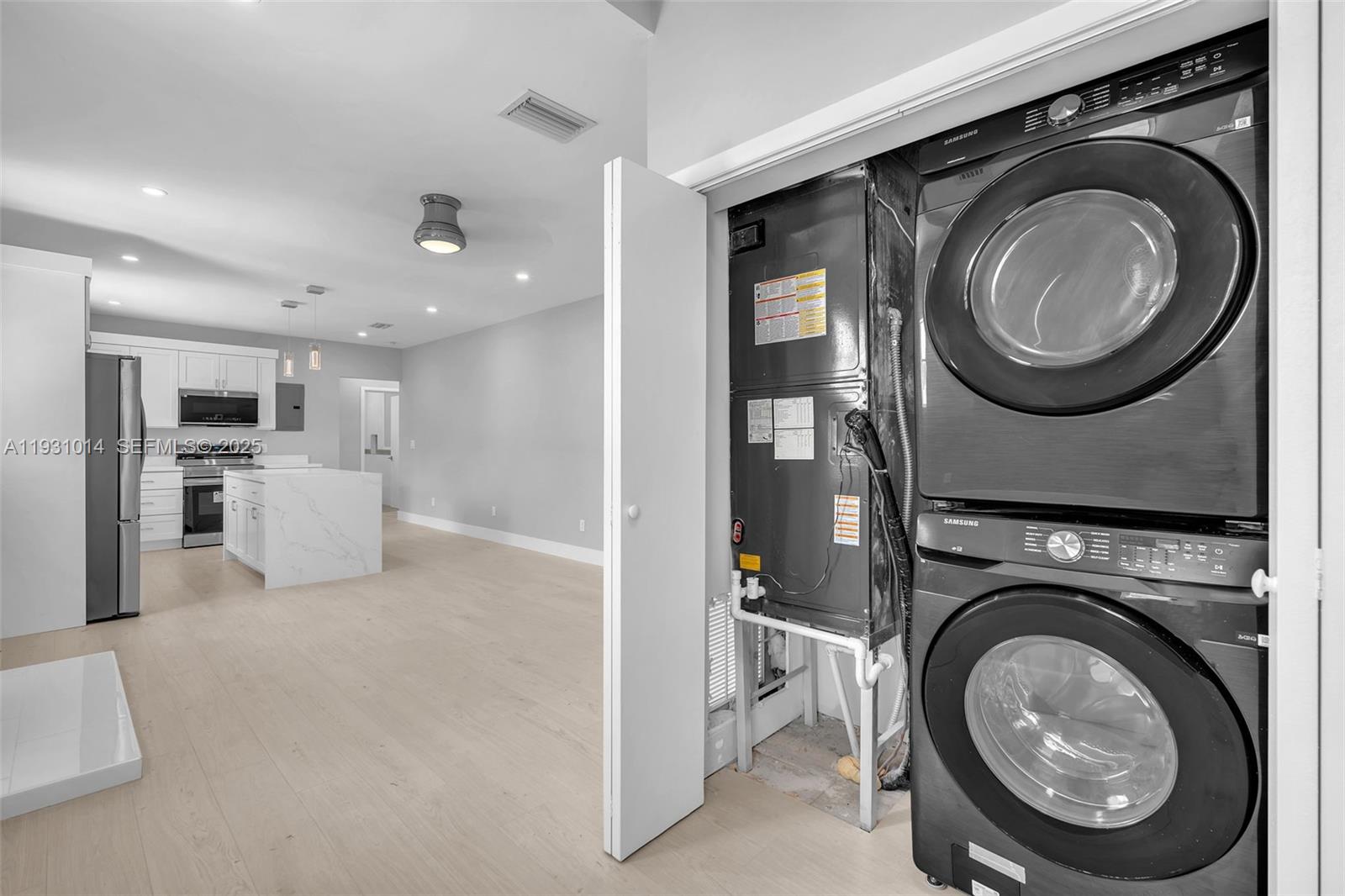 Подробнее / 1556 кв.футов $ 2025-12-15 0 Фото