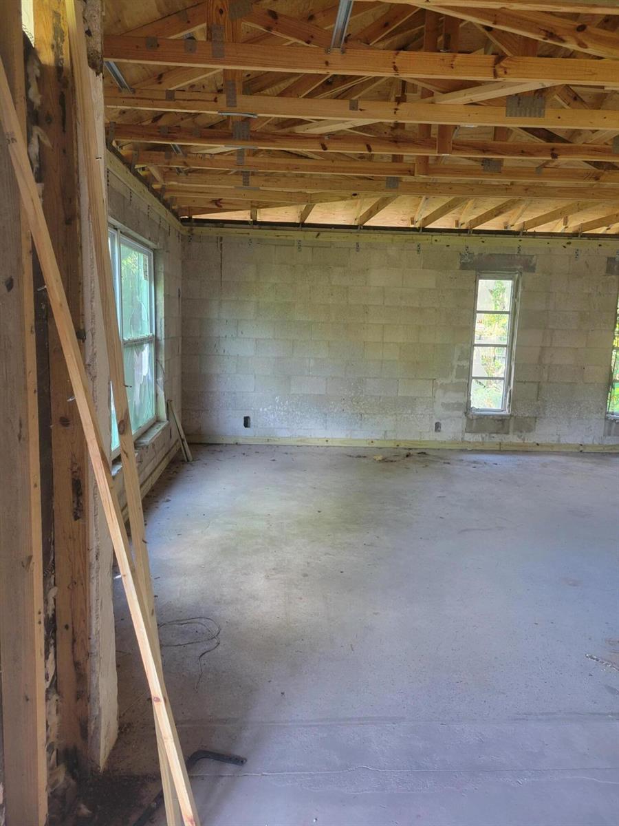 Ver detalles 1817 4 / 2 2434 sq. ft. $ 2026-04-24 0 foto