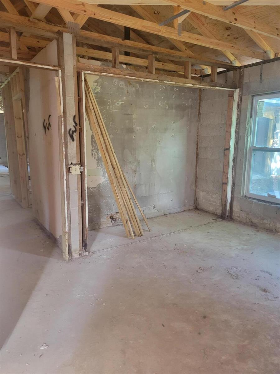 Ver detalles 1817 4 / 2 2434 sq. ft. $ 2026-04-24 0 foto