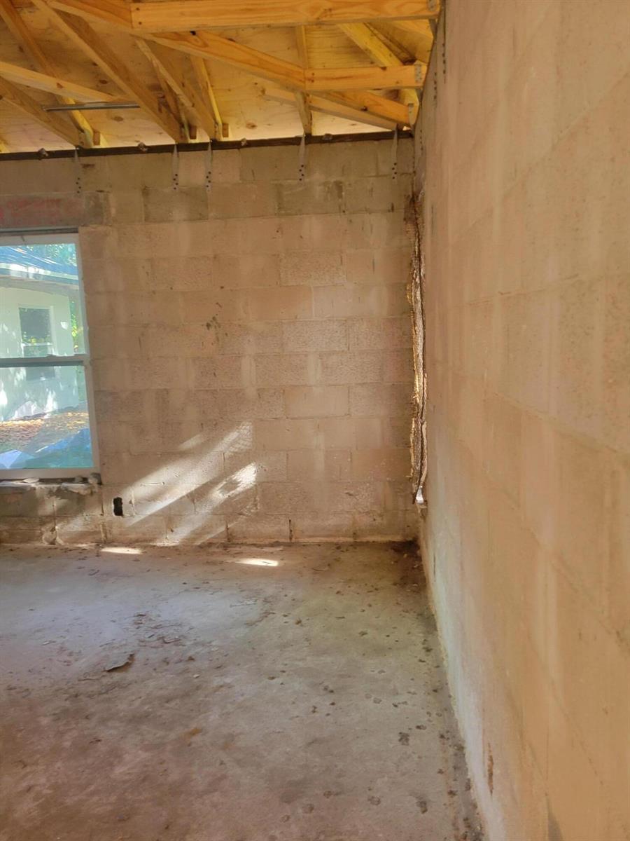 Ver detalles 1817 4 / 2 2434 sq. ft. $ 2026-04-24 0 foto