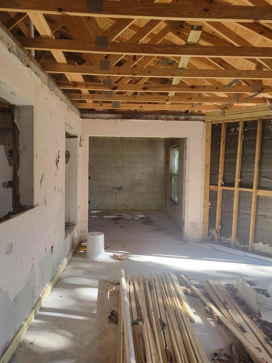 Ver detalles 1817 4 / 2 2434 sq. ft. $ 2026-04-24 0 foto