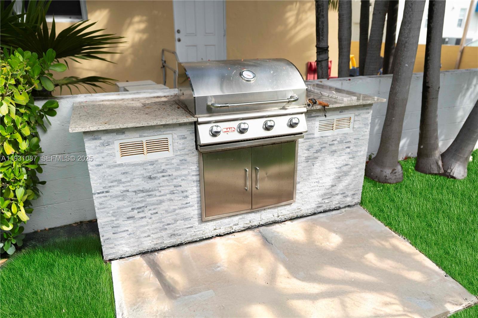 Подробнее / 3474 кв.футов $ 2025-12-15 0 Фото