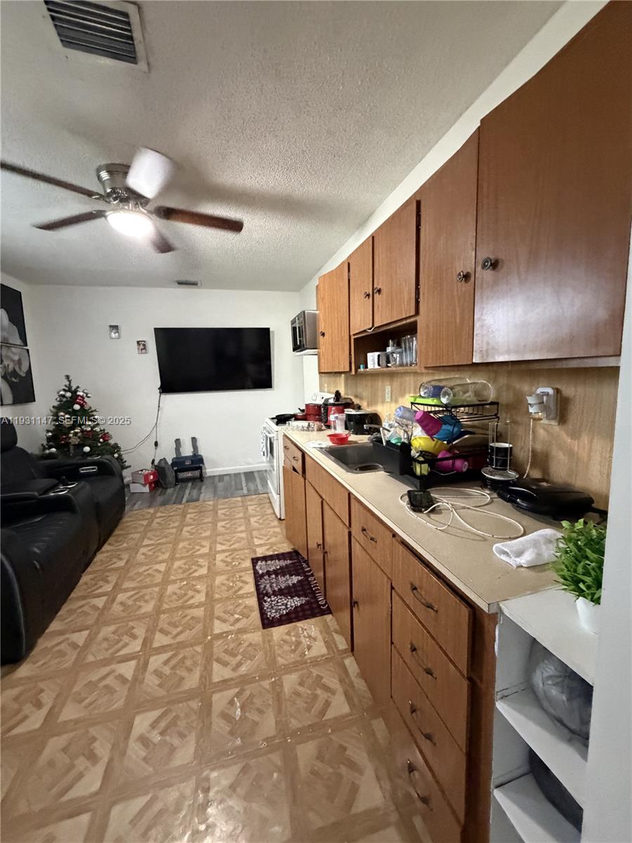 Ver detalles / 2150 sq. ft. $ 2025-12-15 0 foto