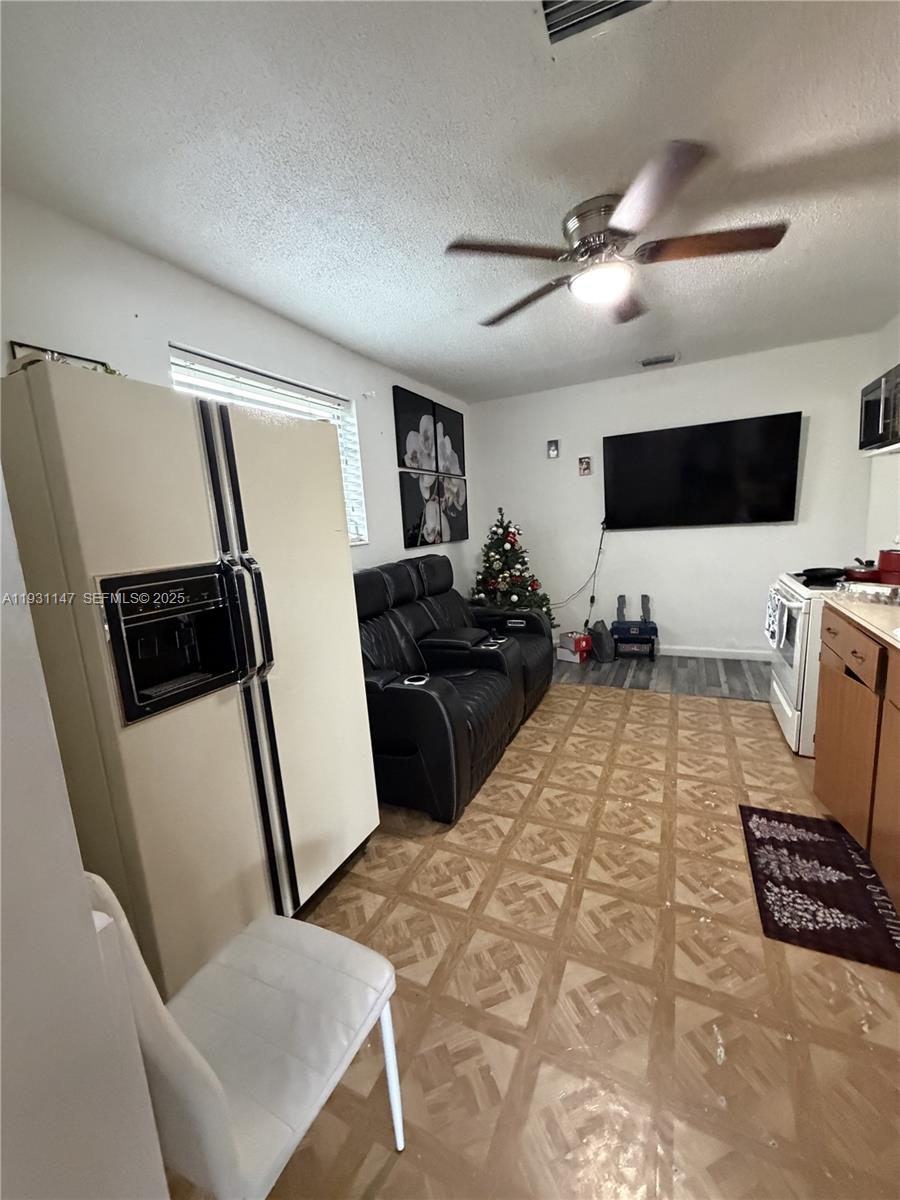 Ver detalles / 2150 sq. ft. $ 2025-12-15 0 foto