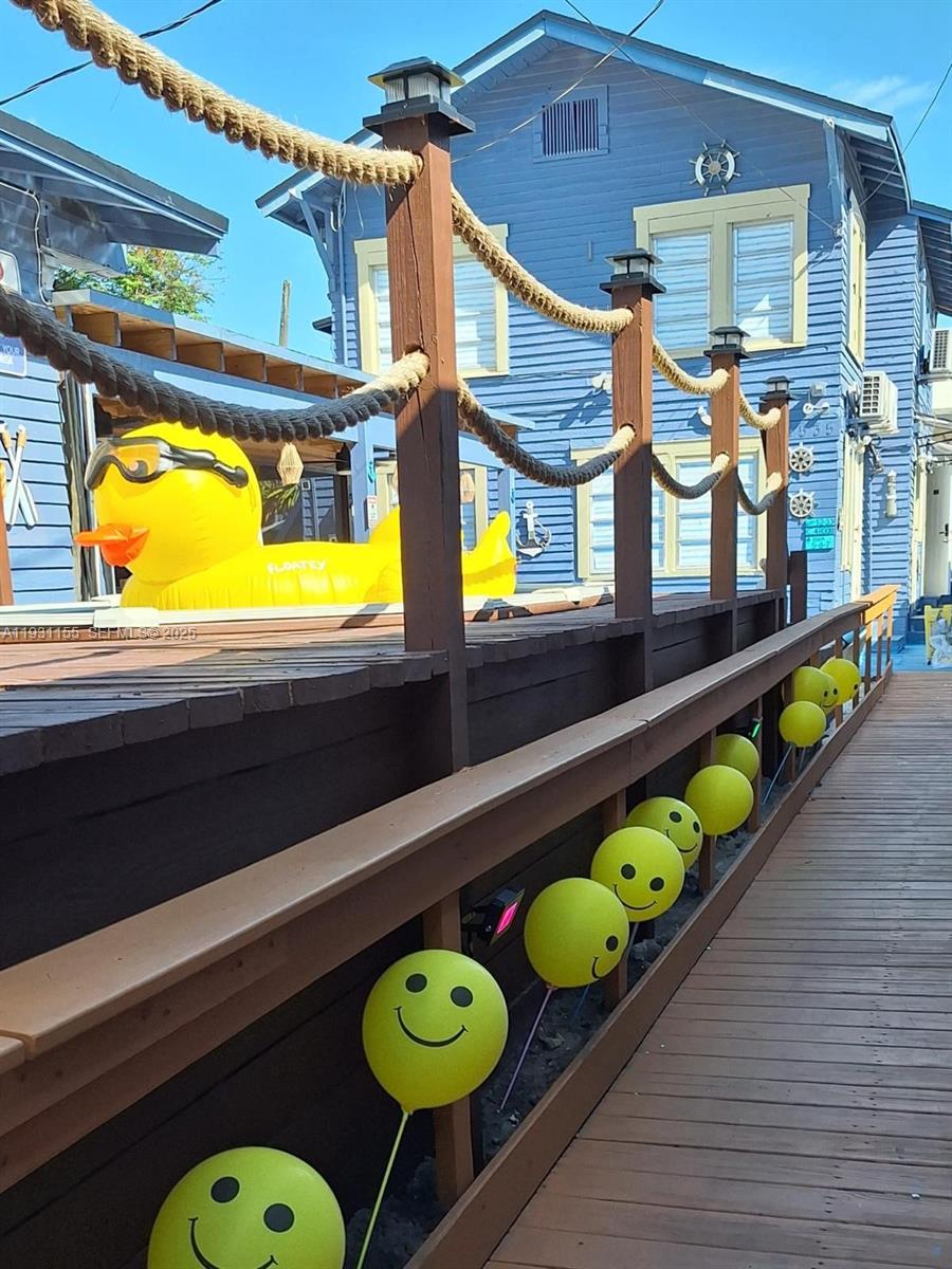   /  3188 кв.футов $ 2025-12-15 0 Фото