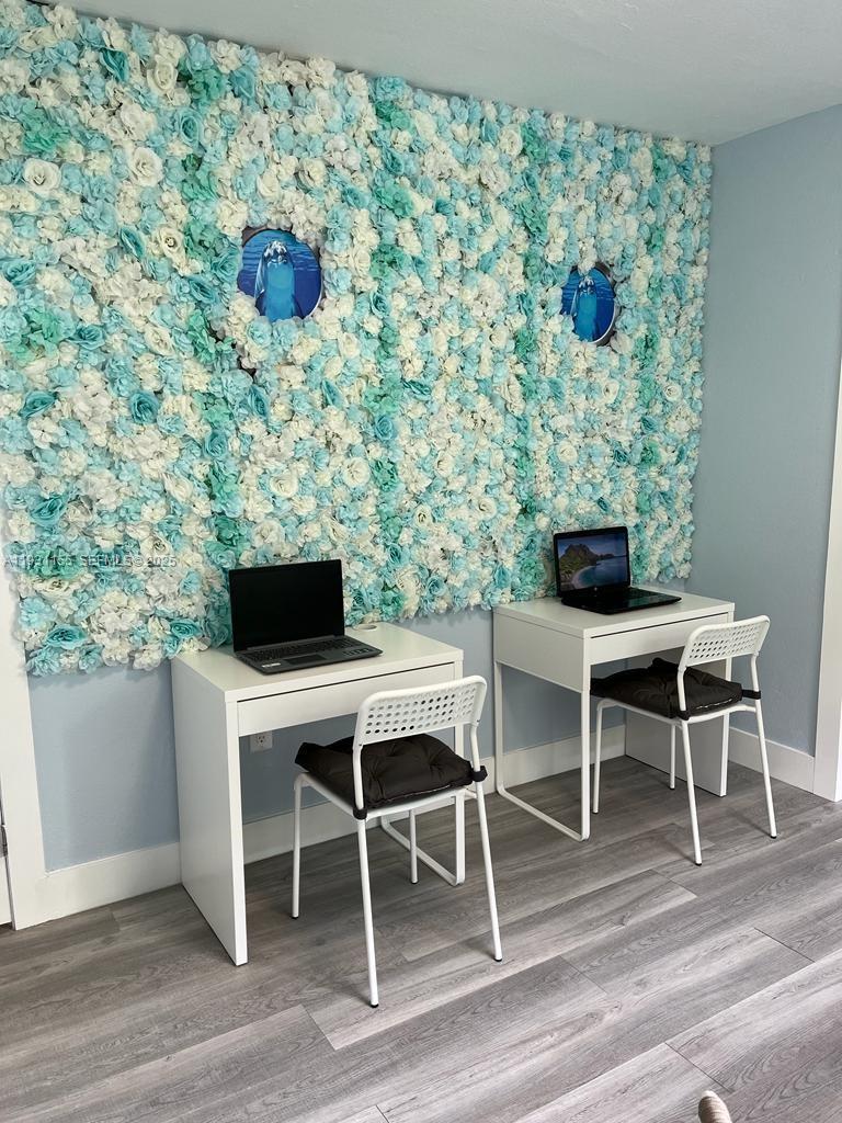   /  3188 кв.футов $ 2025-12-15 0 Фото