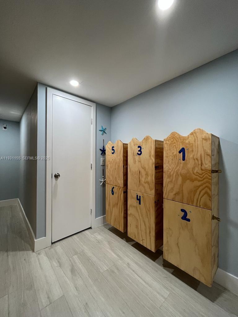   /  3188 кв.футов $ 2025-12-15 0 Фото