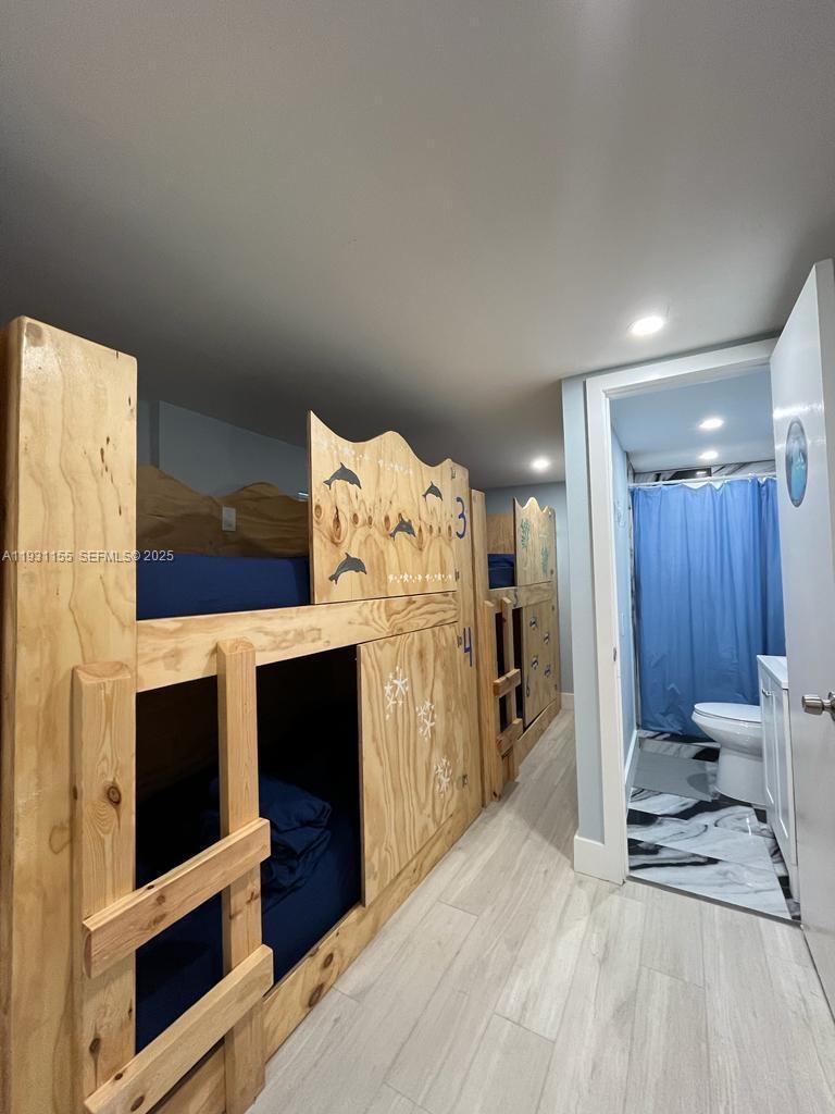   /  3188 кв.футов $ 2025-12-15 0 Фото