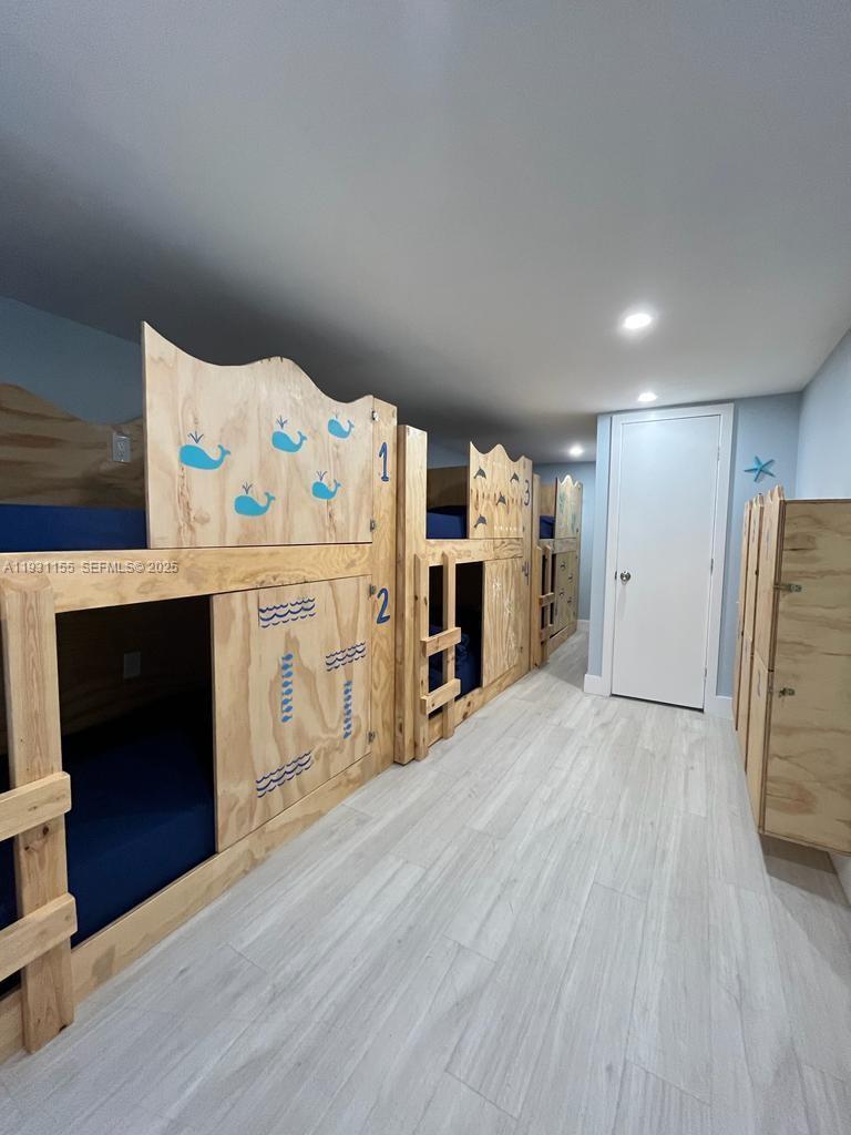   /  3188 кв.футов $ 2025-12-15 0 Фото