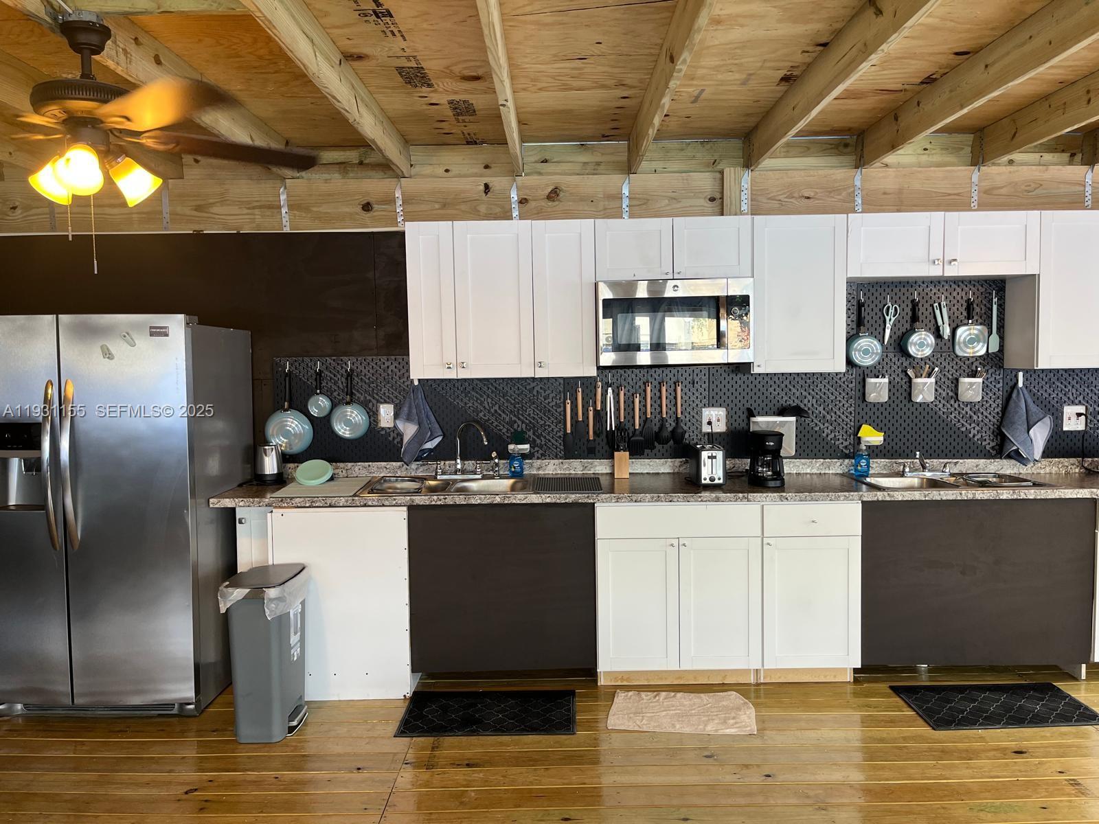   /  3188 кв.футов $ 2025-12-15 0 Фото