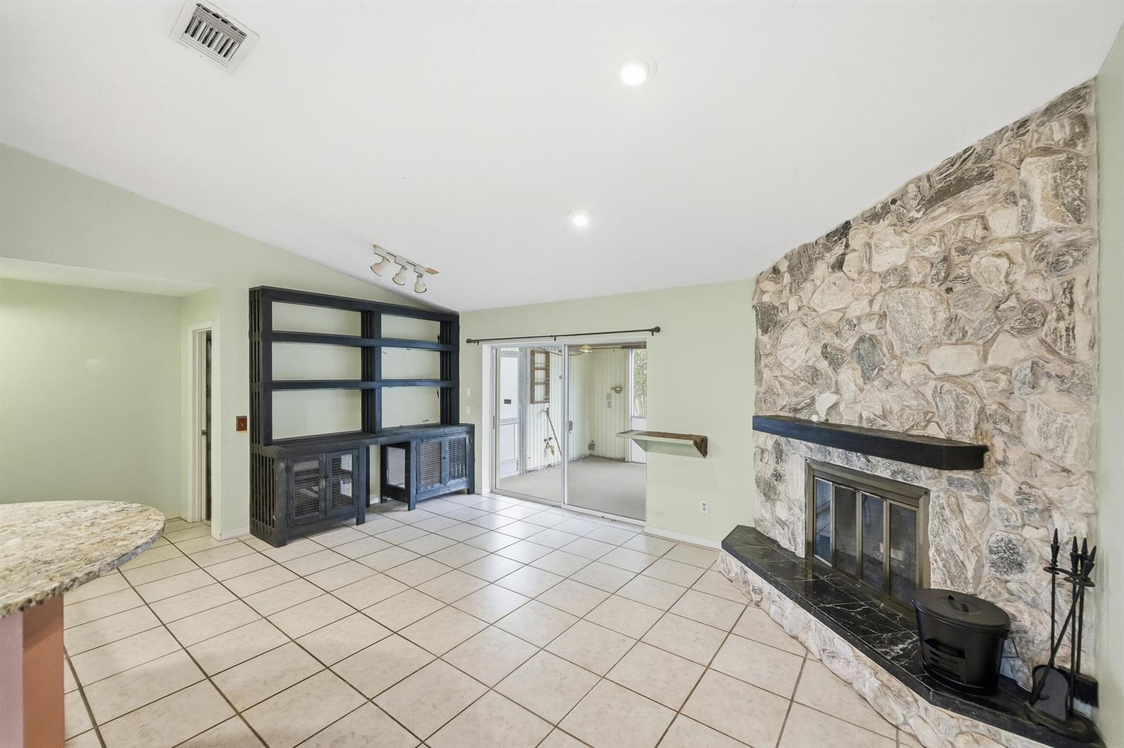 Ver detalles 381 2 / 2 1770 sq. ft. $ 2026-01-24 0 foto