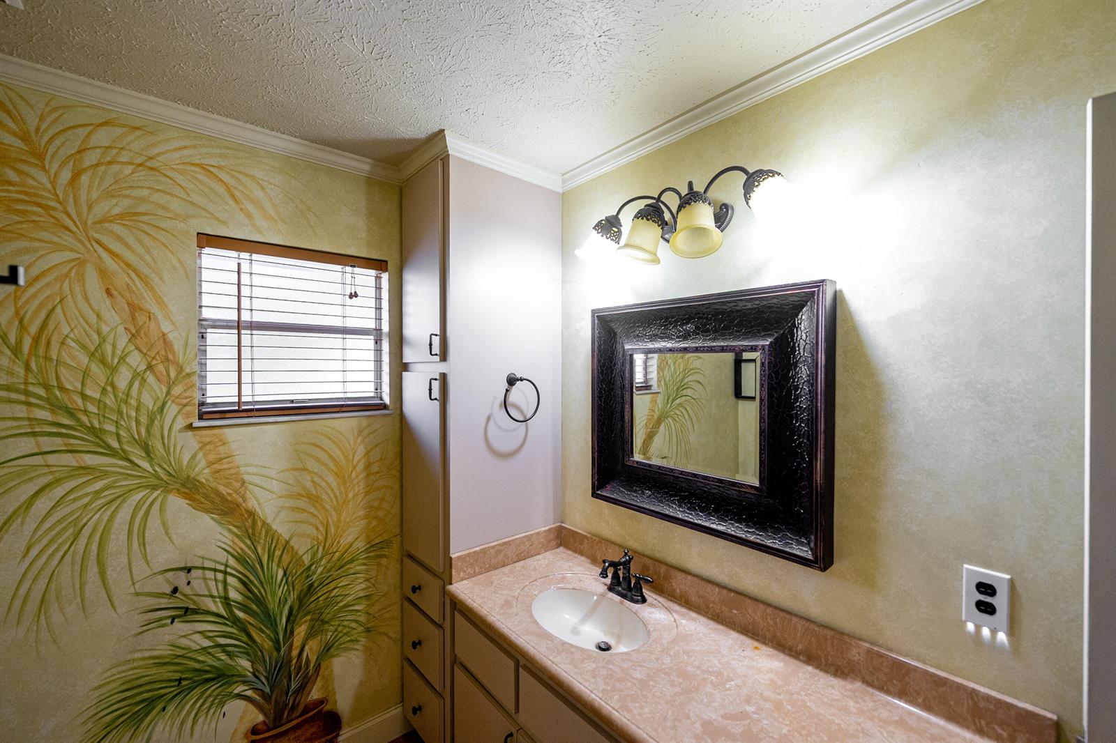 Ver detalles 381 2 / 2 1770 sq. ft. $ 2026-01-24 0 foto