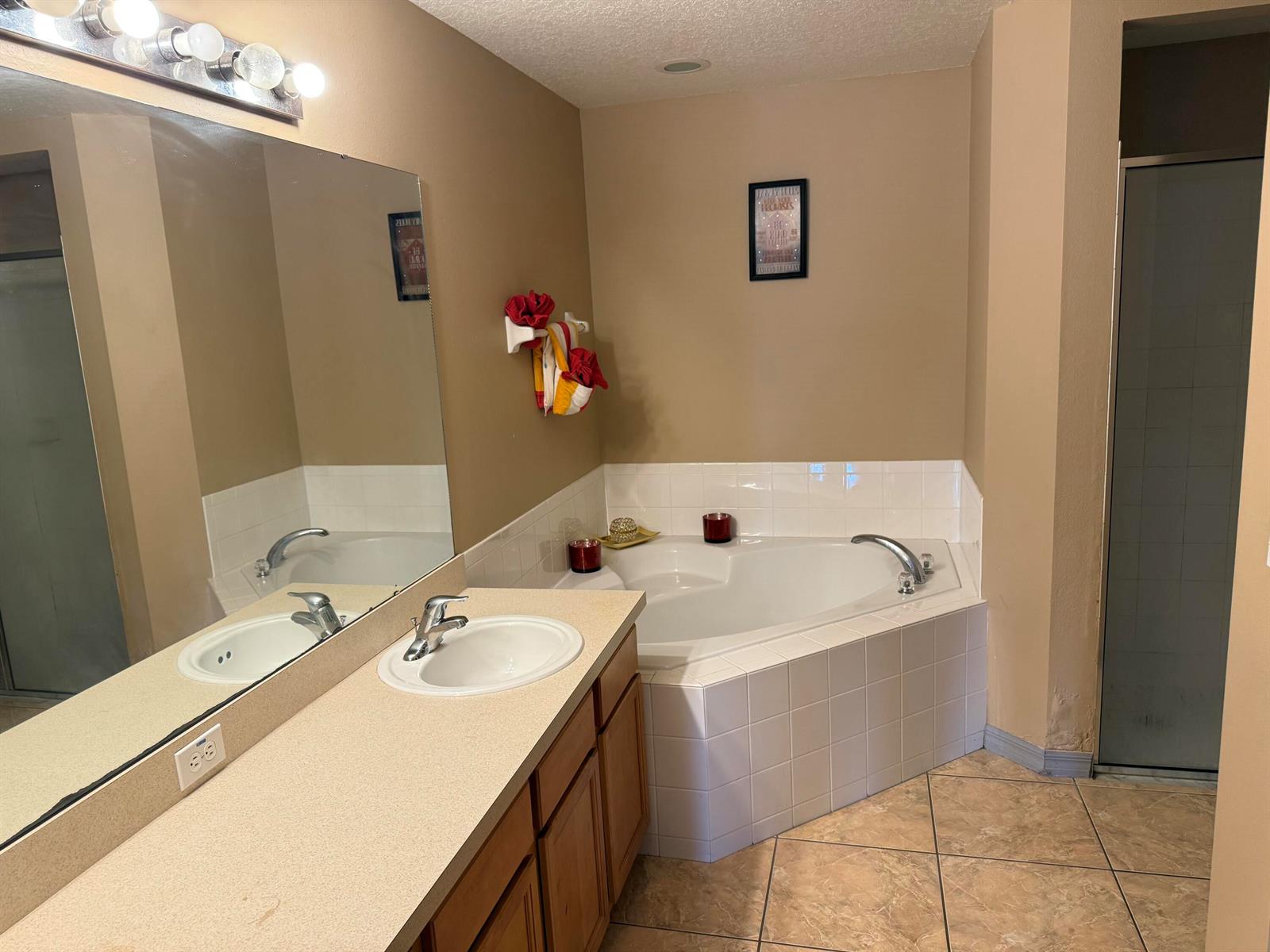 Ver detalles 4010 4 / 2 2235 sq. ft. $ 2026-03-12 0 foto
