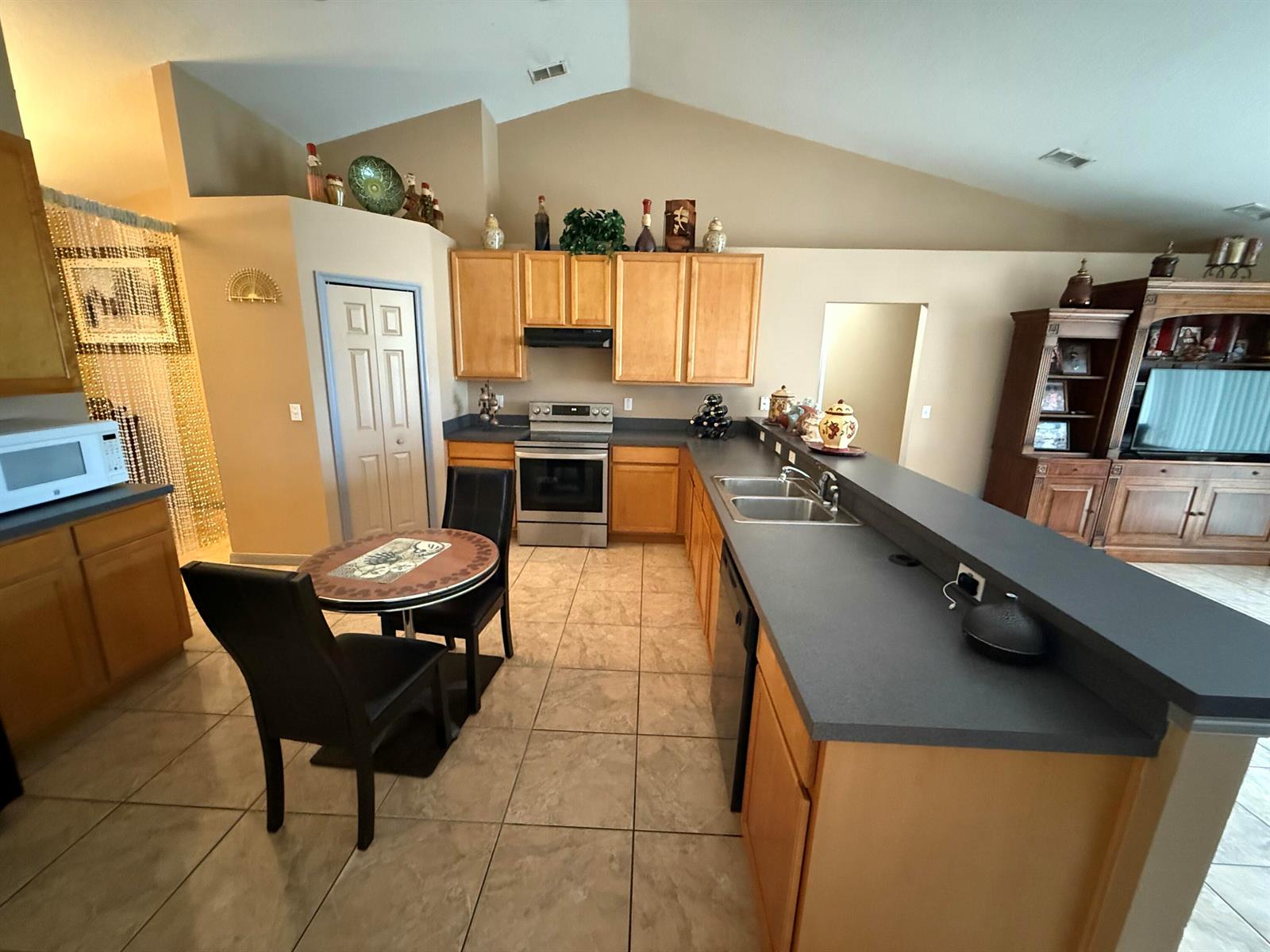 Ver detalles 4010 4 / 2 2235 sq. ft. $ 2026-03-12 0 foto