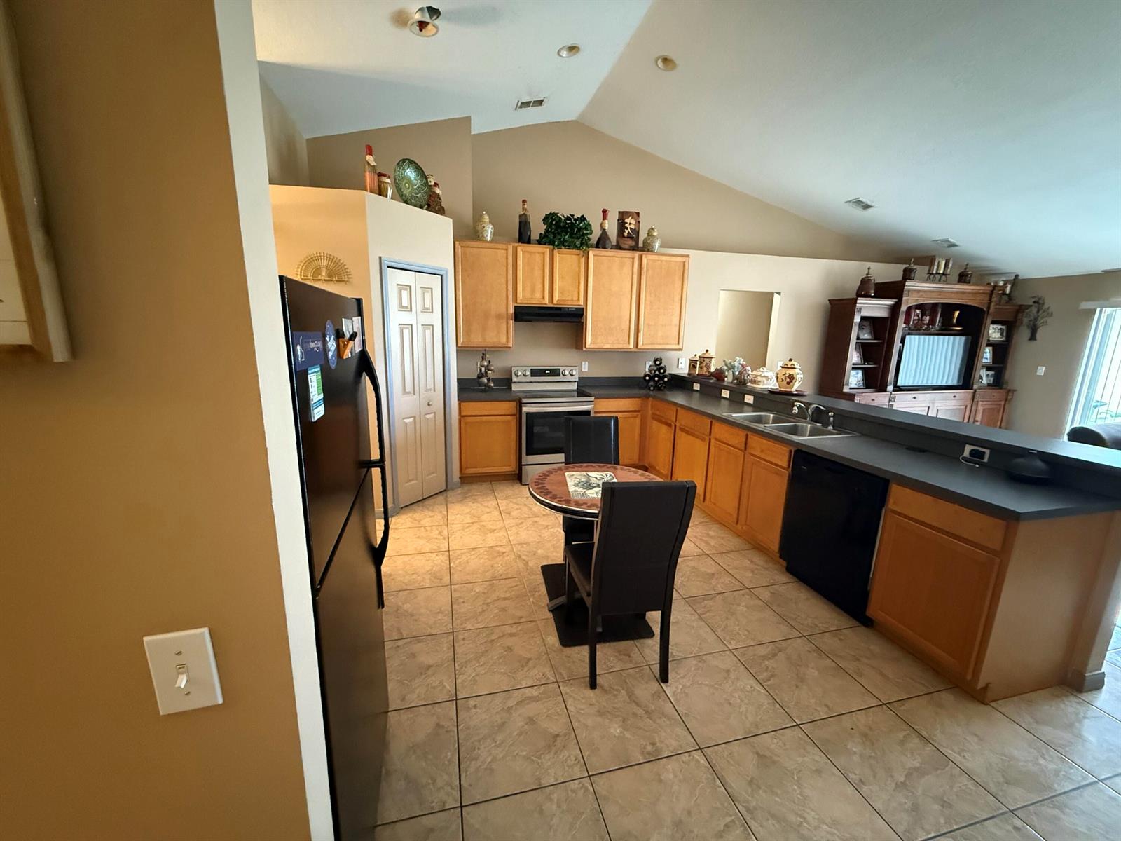 Ver detalles 4010 4 / 2 2235 sq. ft. $ 2026-03-12 0 foto