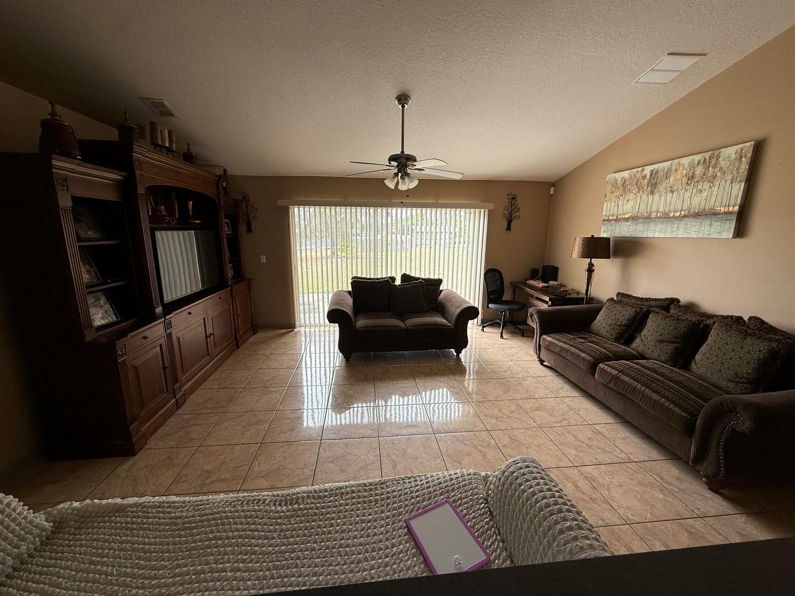 Ver detalles 4010 4 / 2 2235 sq. ft. $ 2026-03-12 0 foto