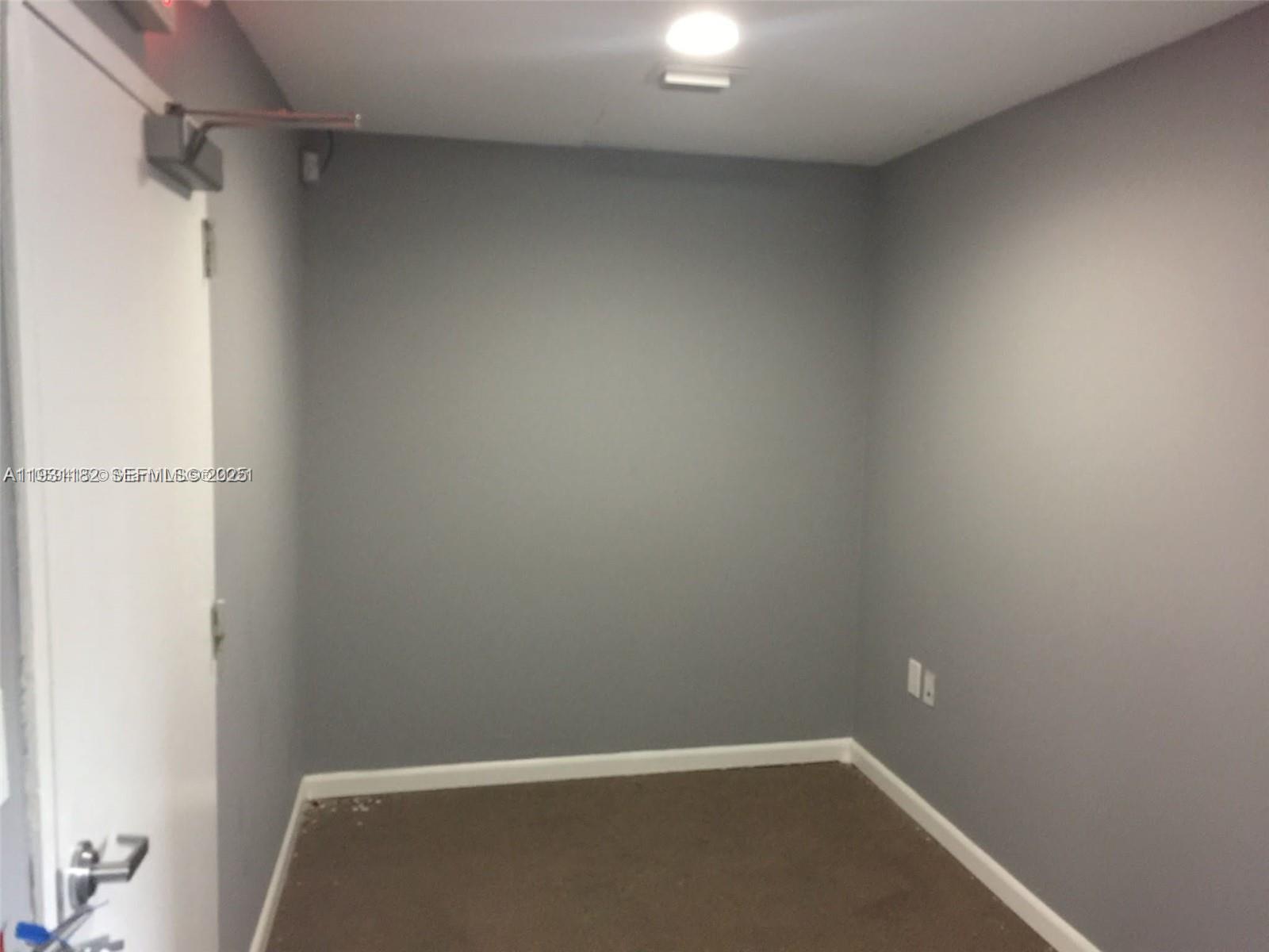 130  /   sq. ft. $ 2025-12-15 0 foto