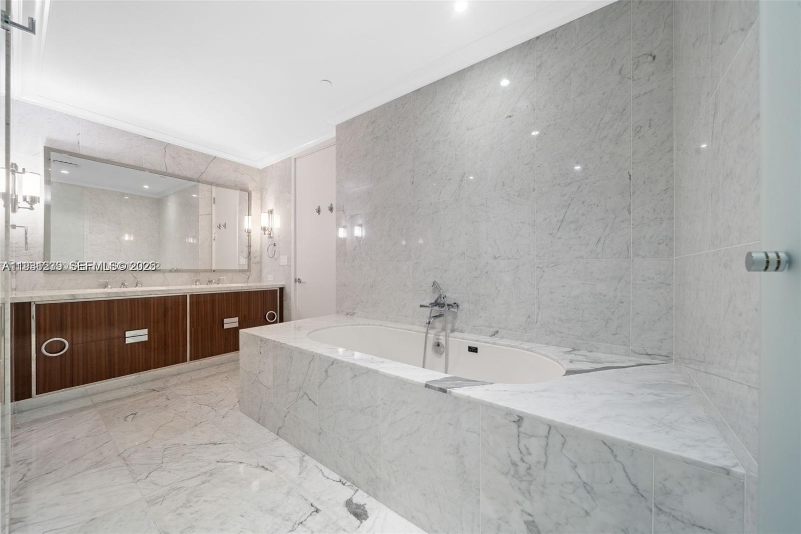 Подробнее 2803 2 / 3 кв.футов $ 2025-12-16 0 Фото