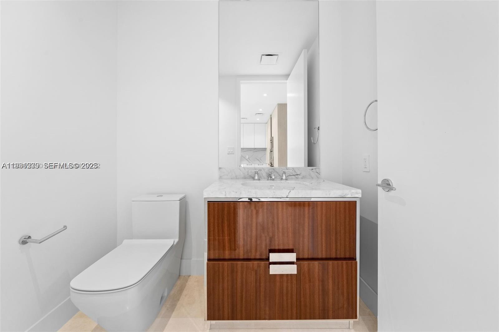 Подробнее 2803 2 / 3 кв.футов $ 2025-12-16 0 Фото