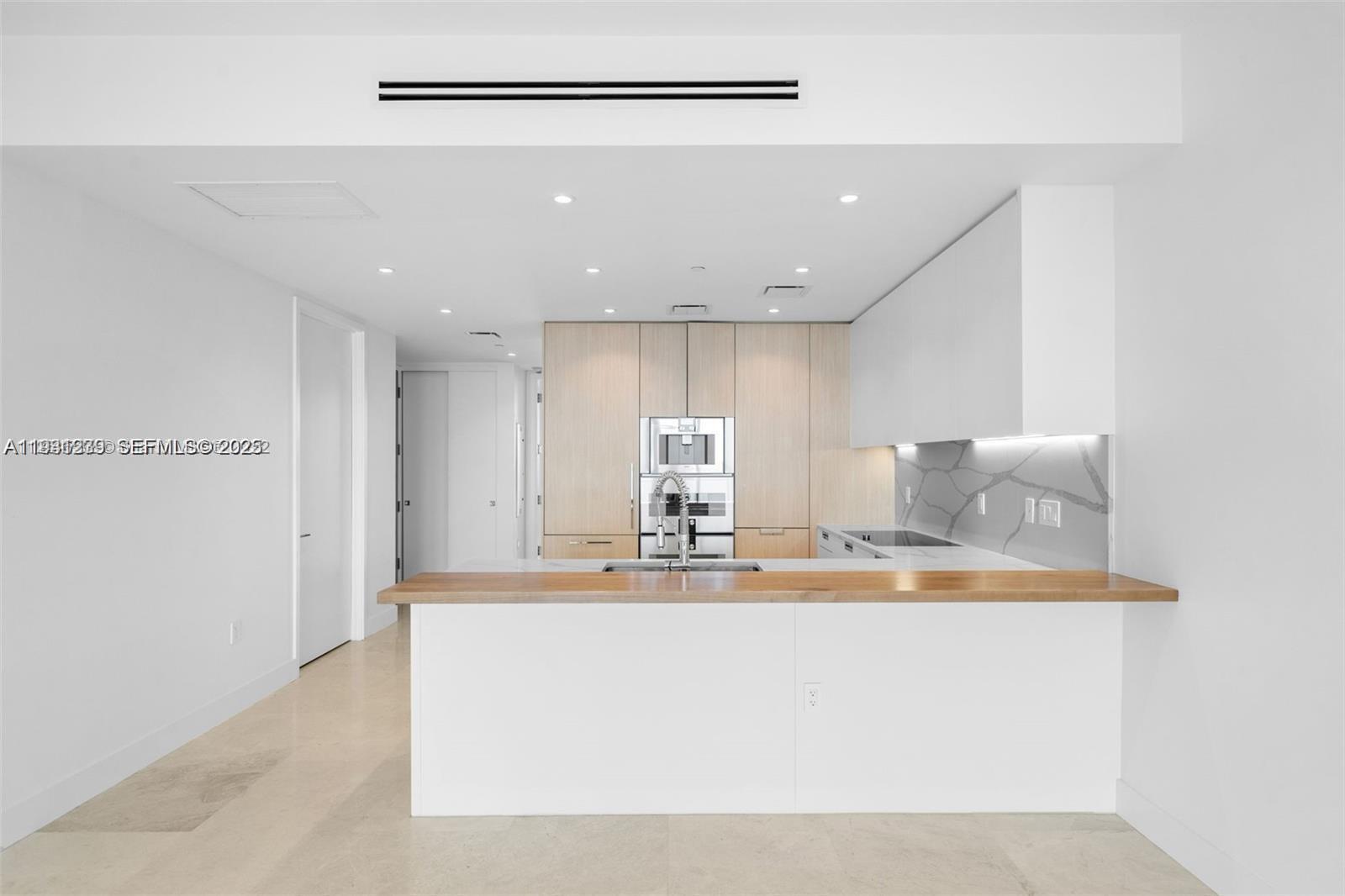 Подробнее 2803 2 / 3 кв.футов $ 2025-12-16 0 Фото