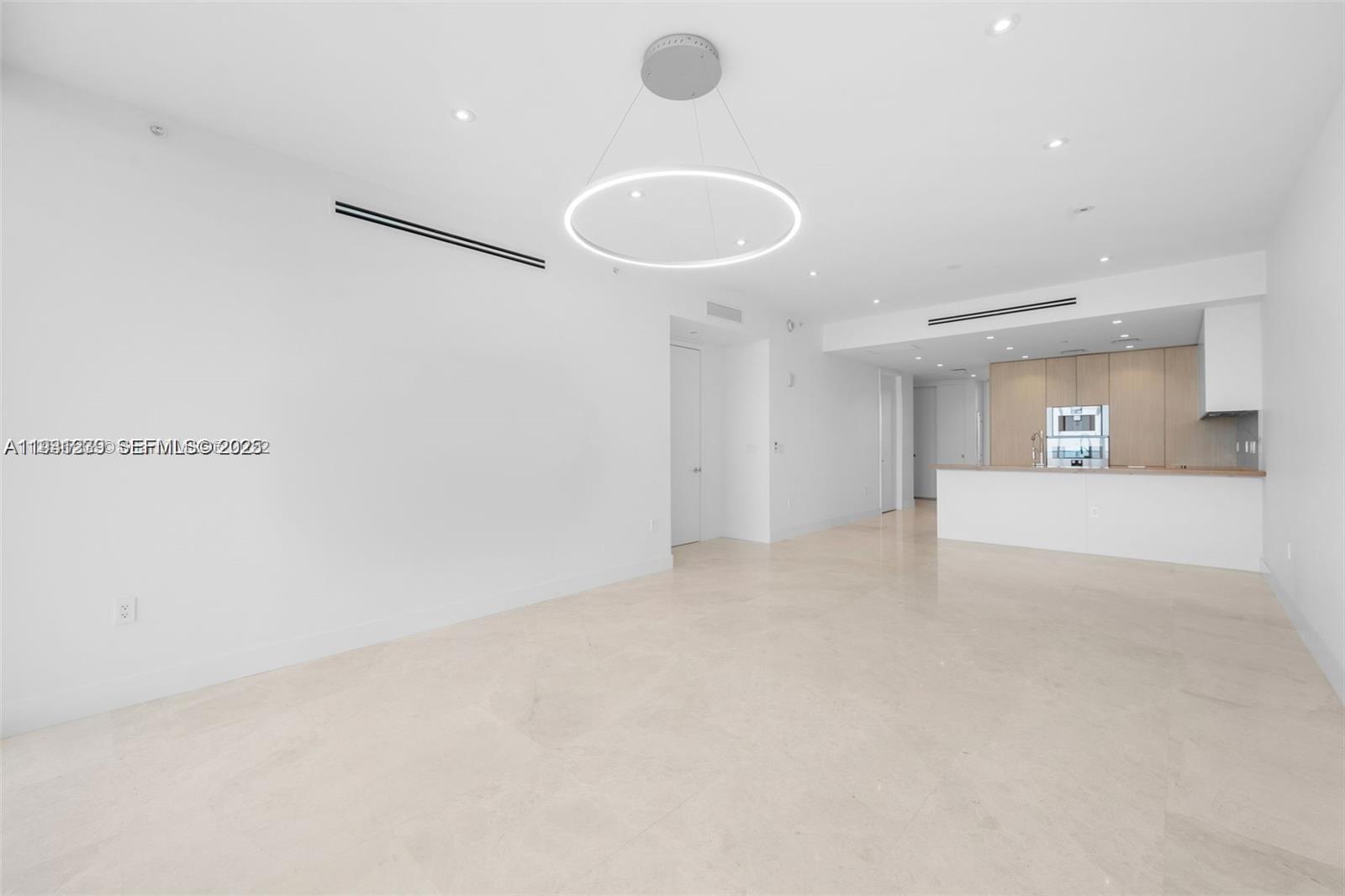 Подробнее 2803 2 / 3 кв.футов $ 2025-12-16 0 Фото