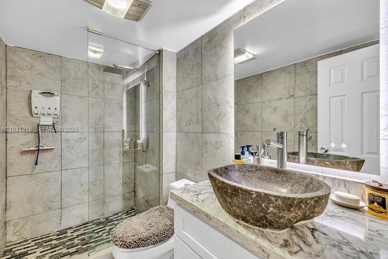 228 2 / 2 1521 sq. ft. $ 2025-12-16 0 Photo