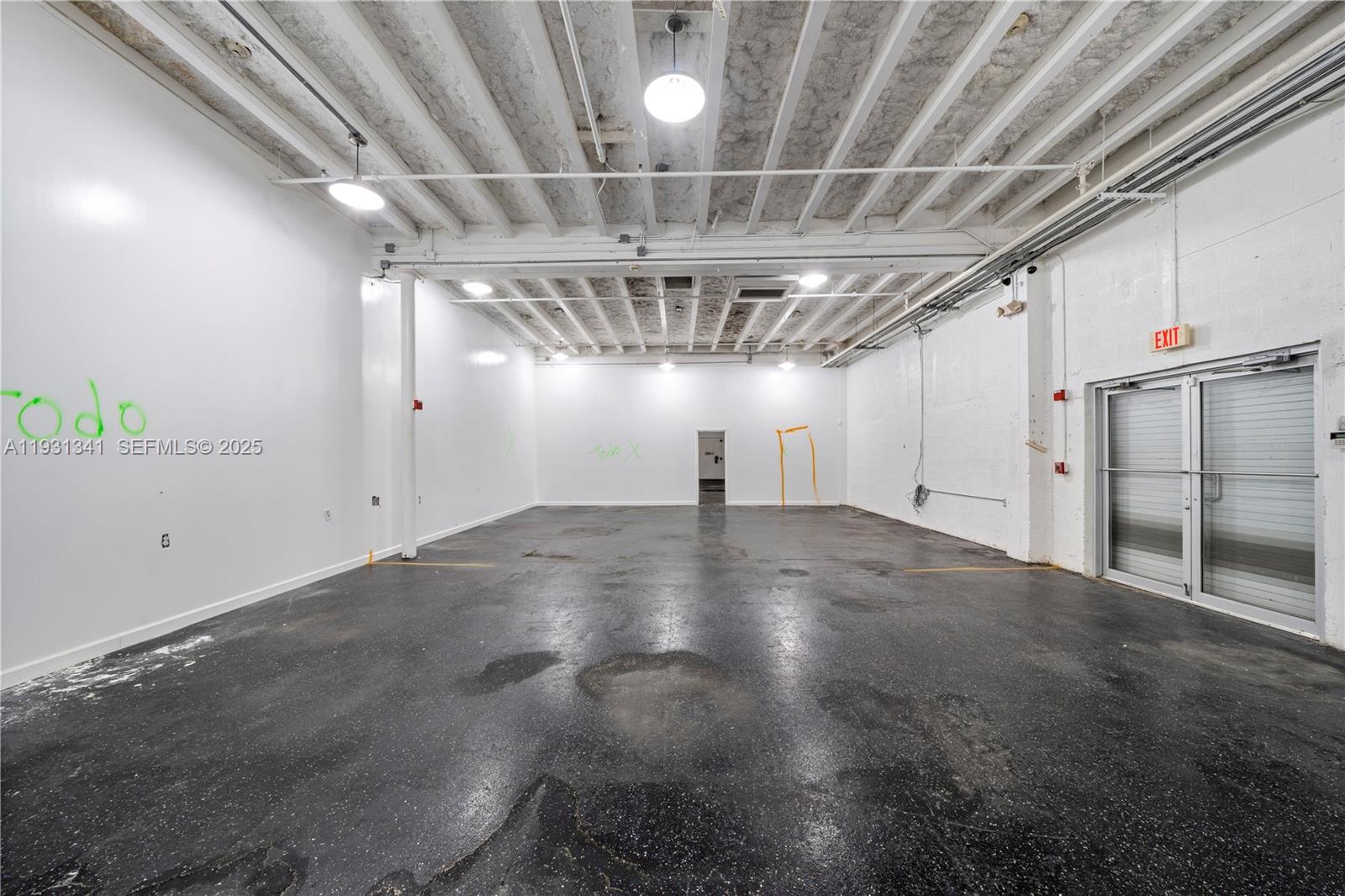   /   sq. ft. $ 2025-12-16 0 foto