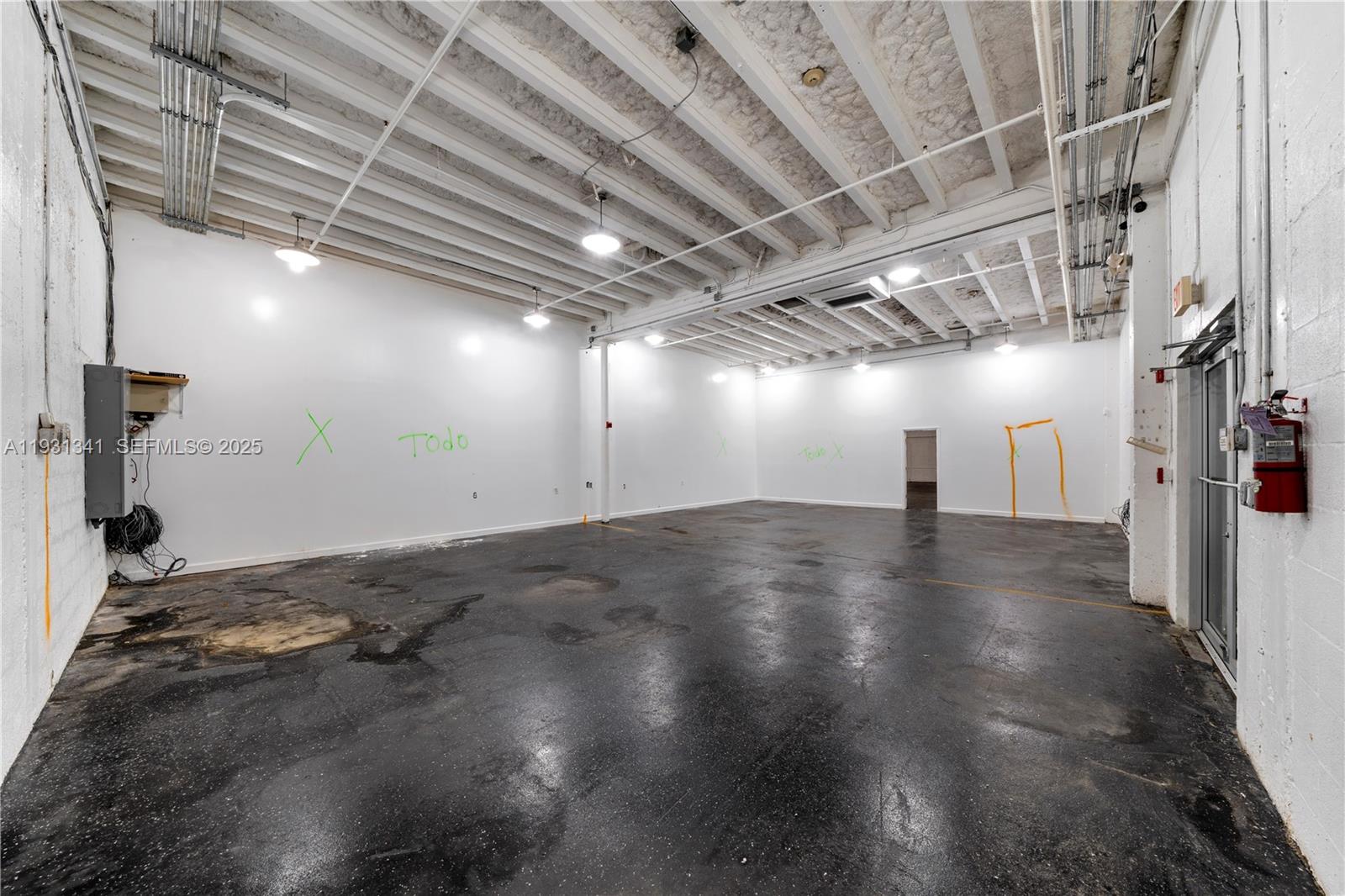   /   sq. ft. $ 2025-12-16 0 foto