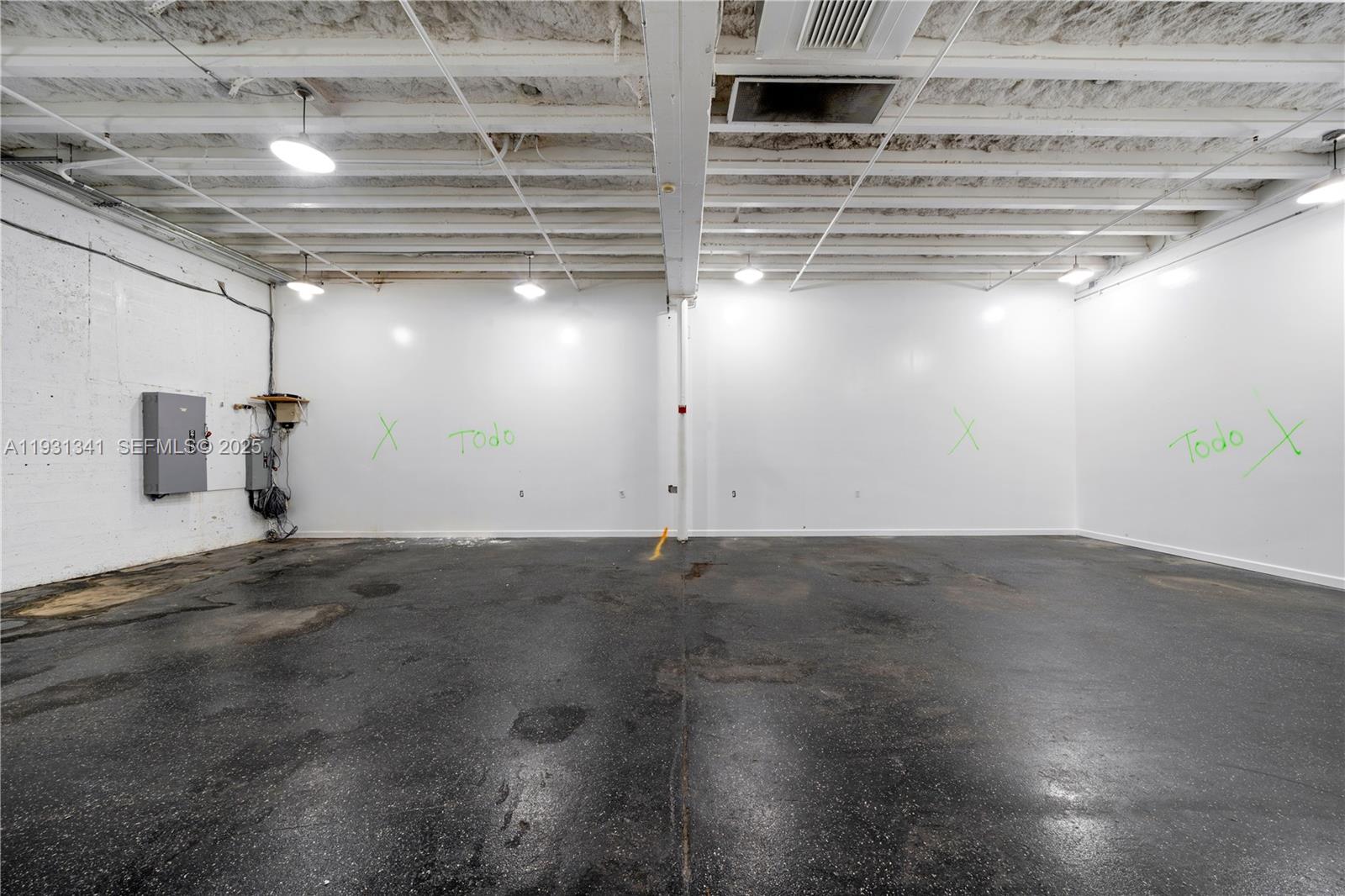   /   sq. ft. $ 2025-12-16 0 foto