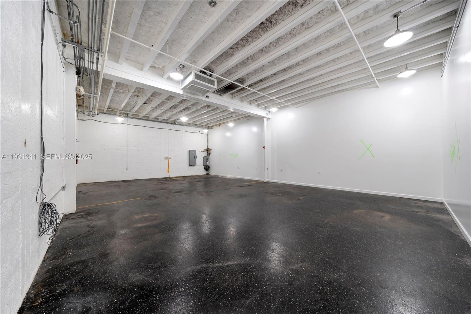   /   sq. ft. $ 2025-12-16 0 foto