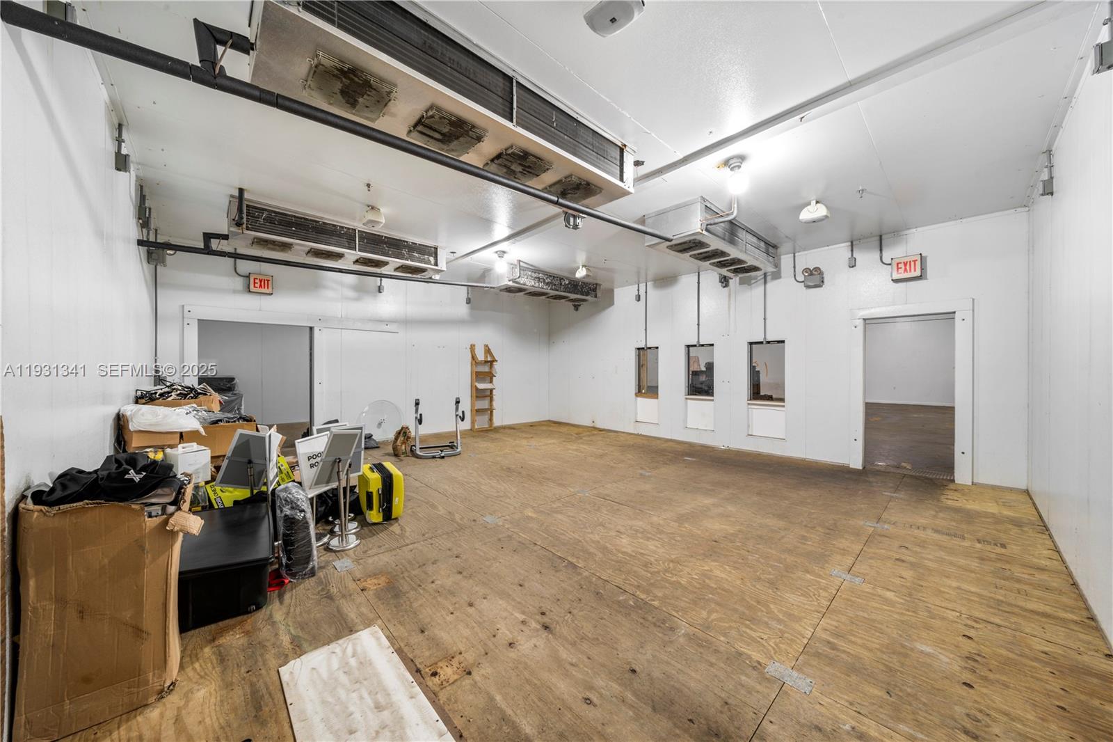   /   sq. ft. $ 2025-12-16 0 foto