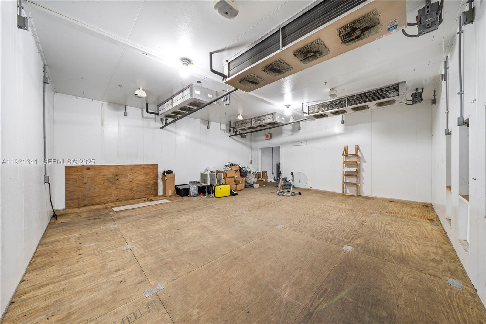   /   sq. ft. $ 2025-12-16 0 foto