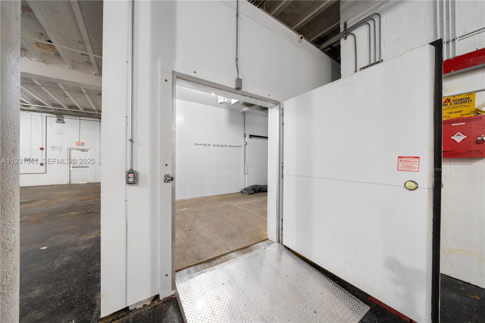   /   sq. ft. $ 2025-12-16 0 foto