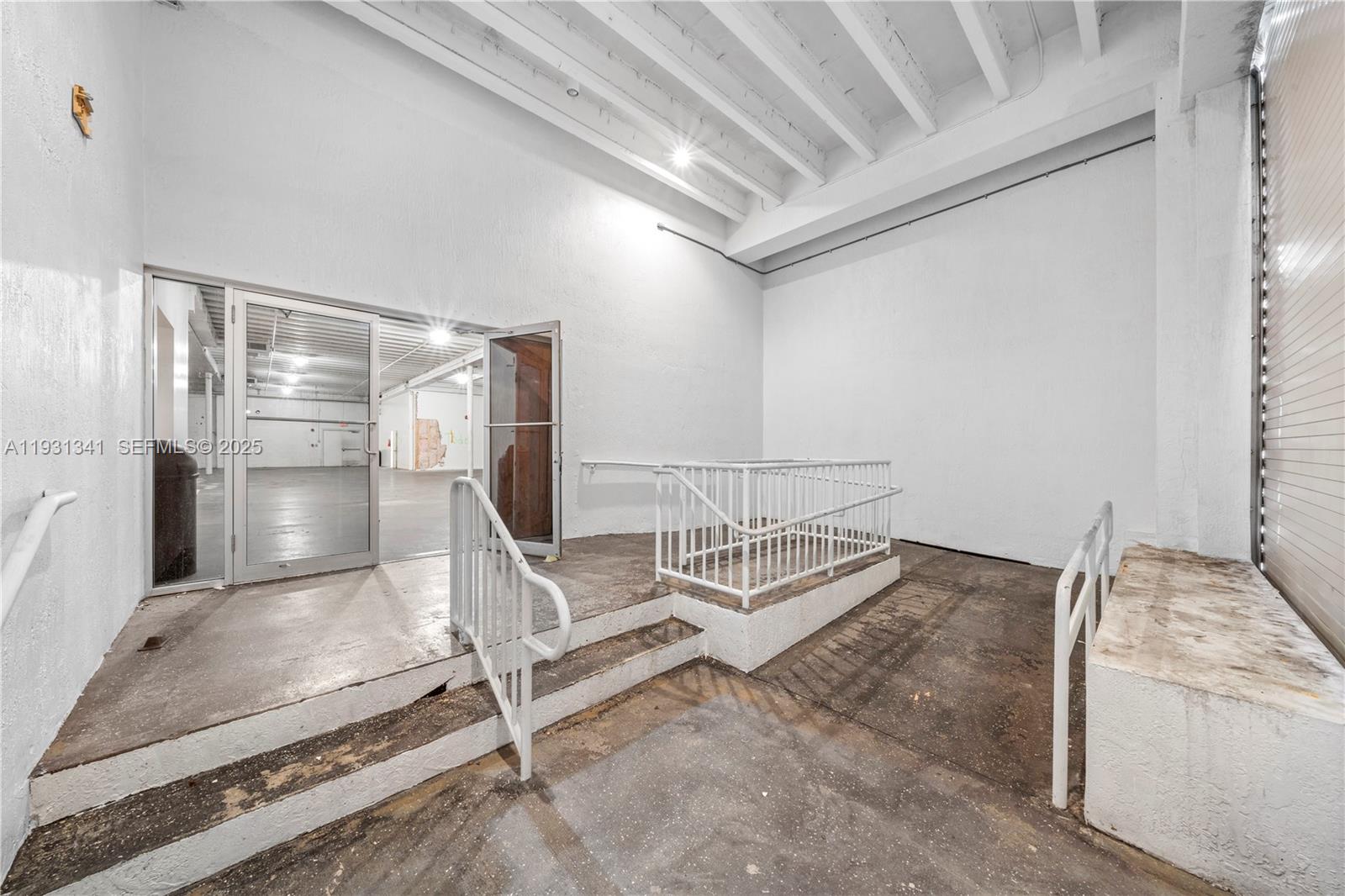   /   sq. ft. $ 2025-12-16 0 foto