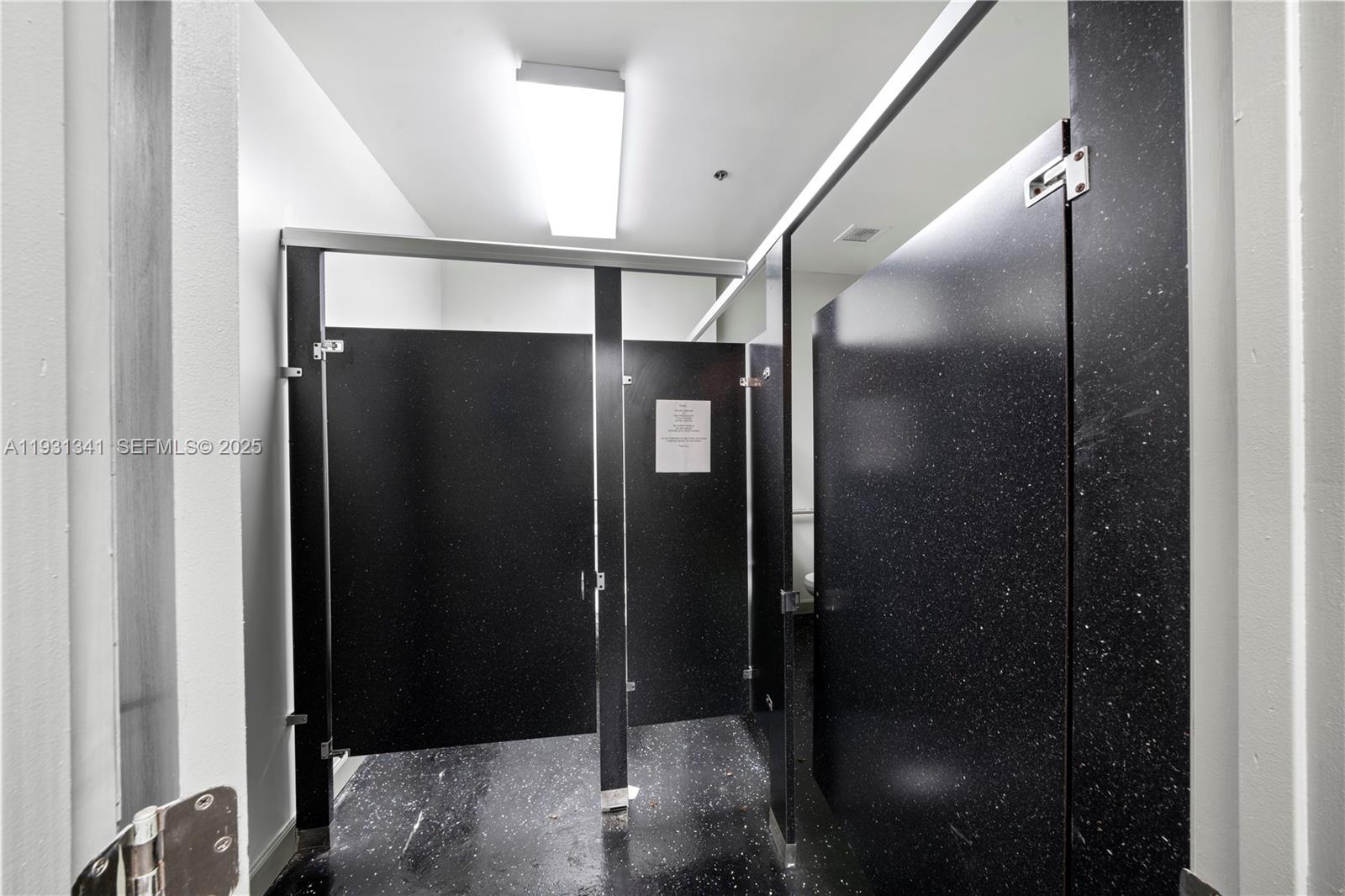   /   sq. ft. $ 2025-12-16 0 foto