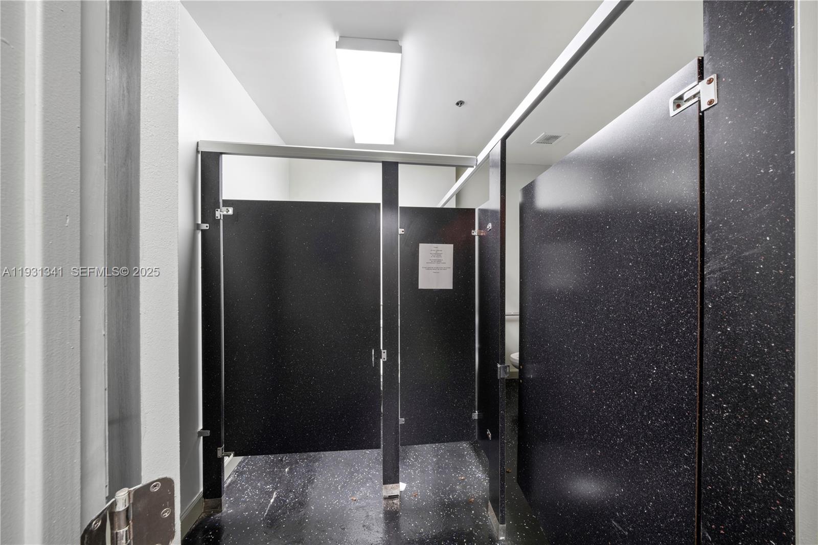   /   sq. ft. $ 2025-12-16 0 foto