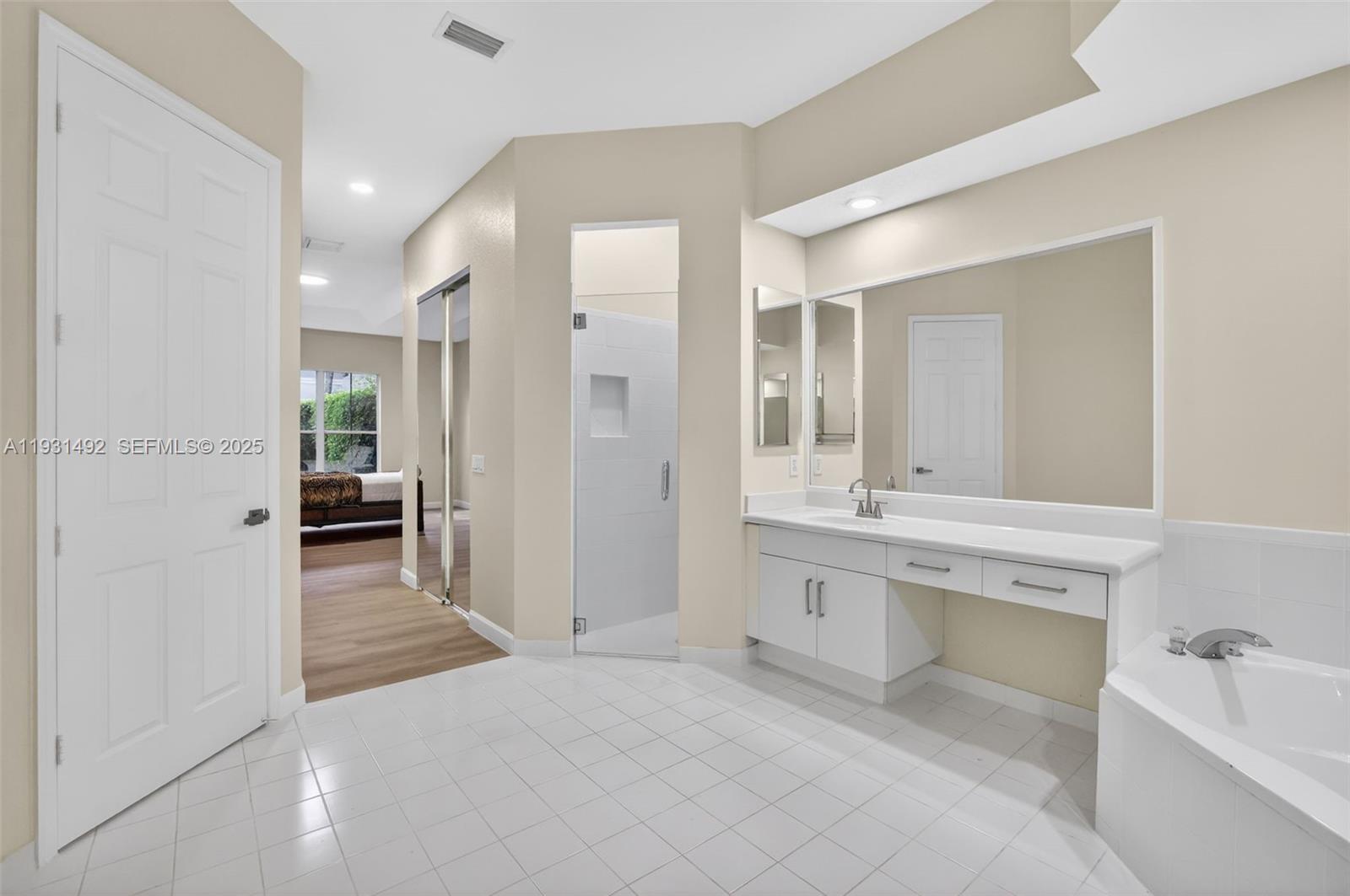 Photo of 940 Harbor Vw N (940), Hollywood, Florida, 33019 -