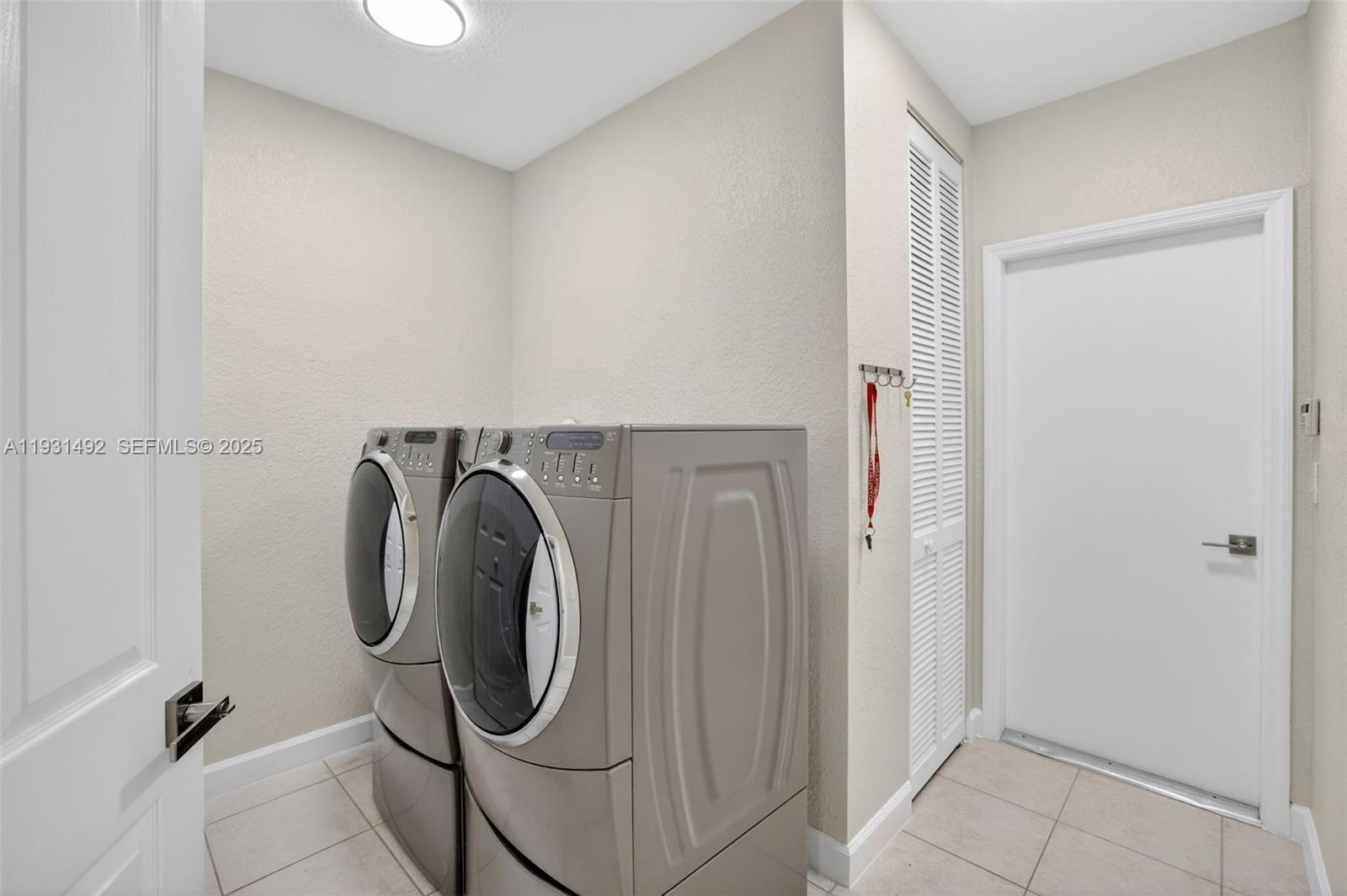 Photo of 940 Harbor Vw N (940), Hollywood, Florida, 33019 -